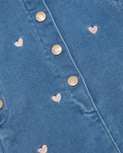 Salopette in jeans con ricami cuori neonata detail 1