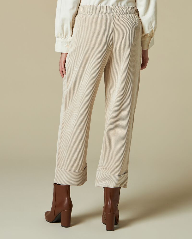 Pantaloni in costina di velluto con risvolto donna single tile 1 