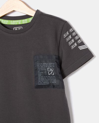 T-shirt con taschino applicato in cotone elasticizzato bambino detail 1
