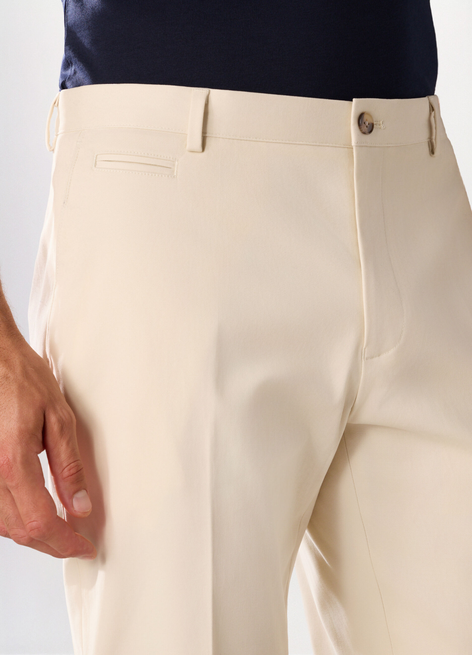 Pantalone chino in twill di cotone e lyocell stretch uomo_2