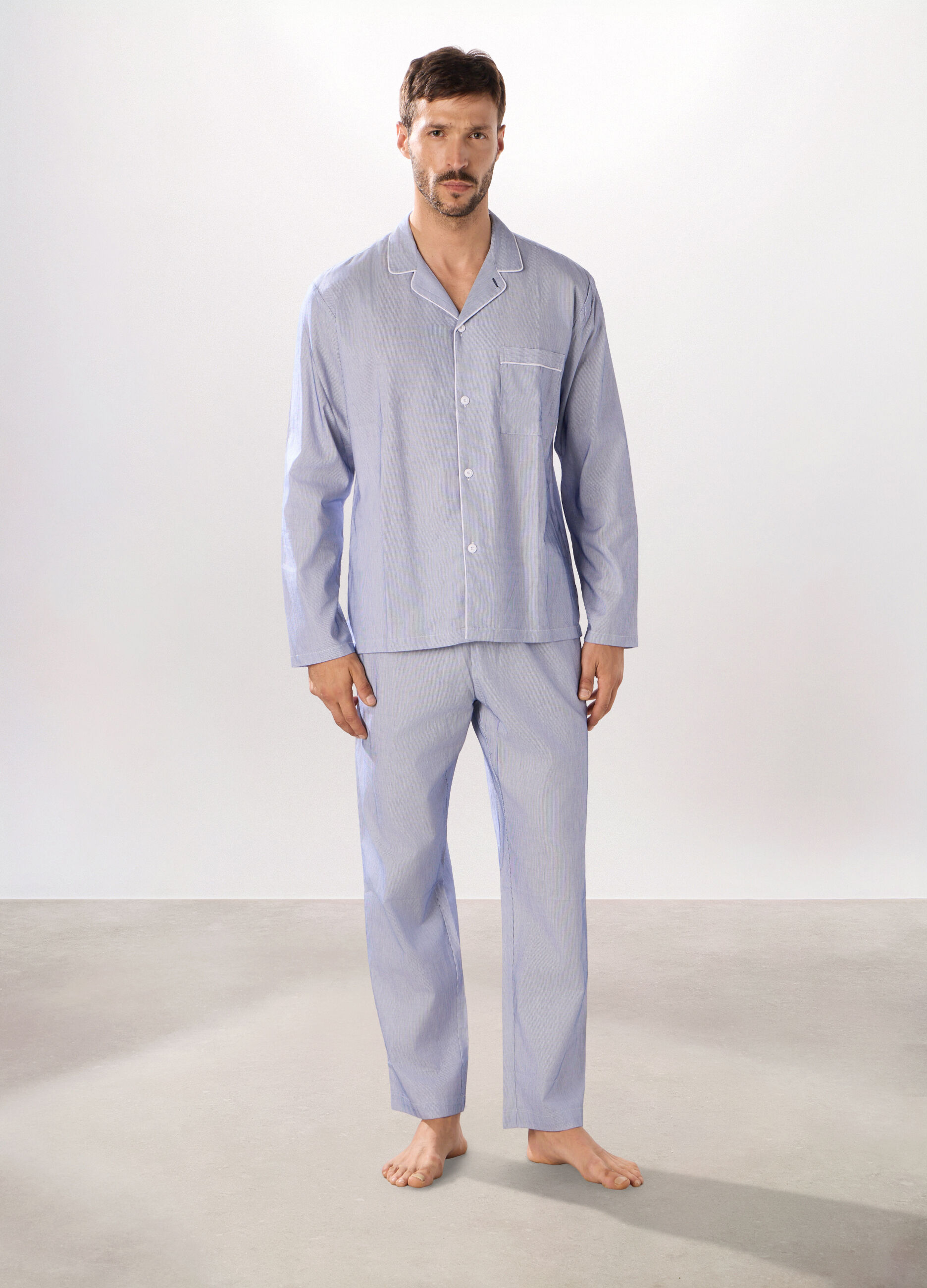 Pigiama lungo aperto a righe sottili uomo_0