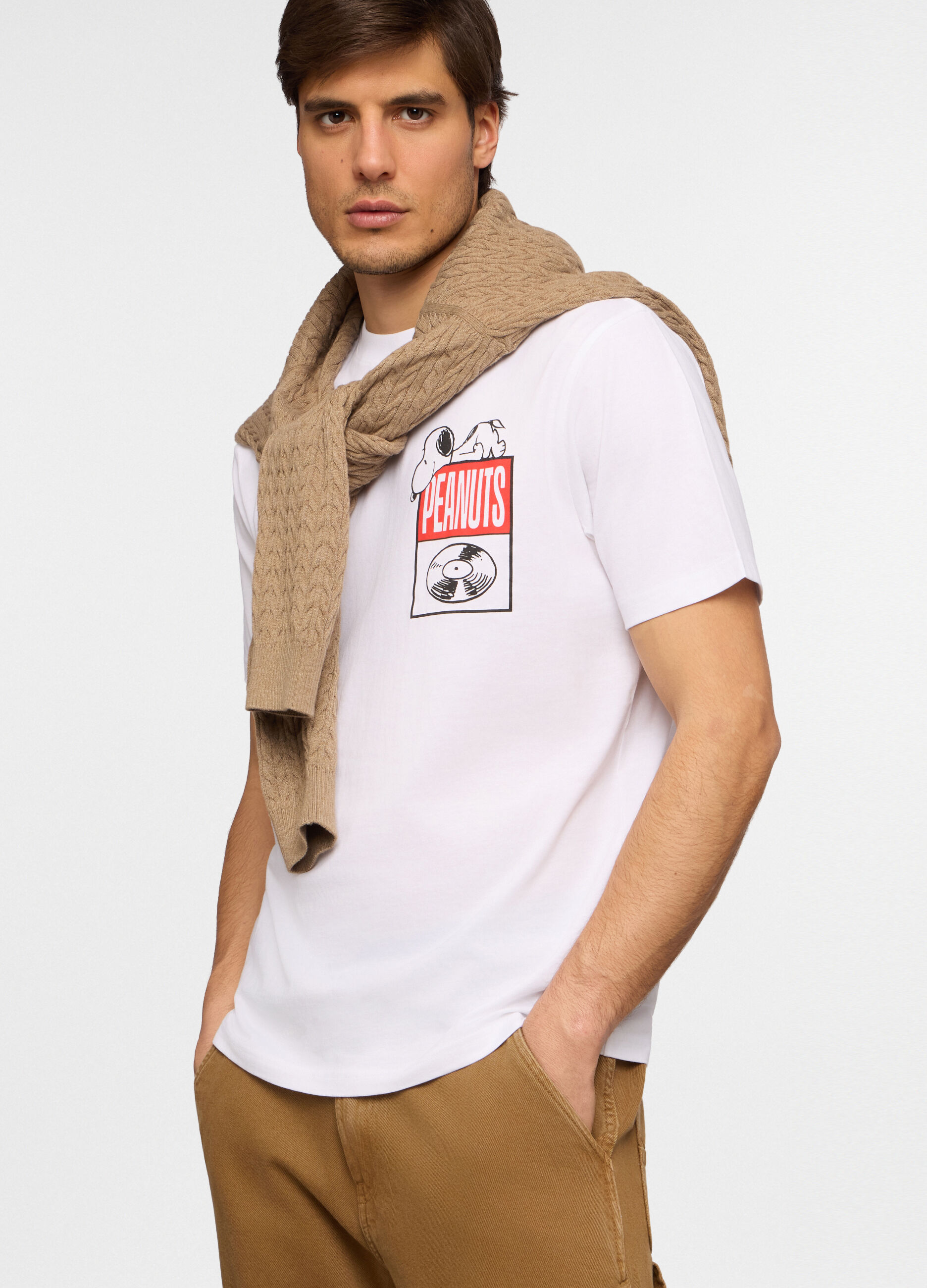 T-shirt girocollo in cotone con stampa Peanuts uomo_0