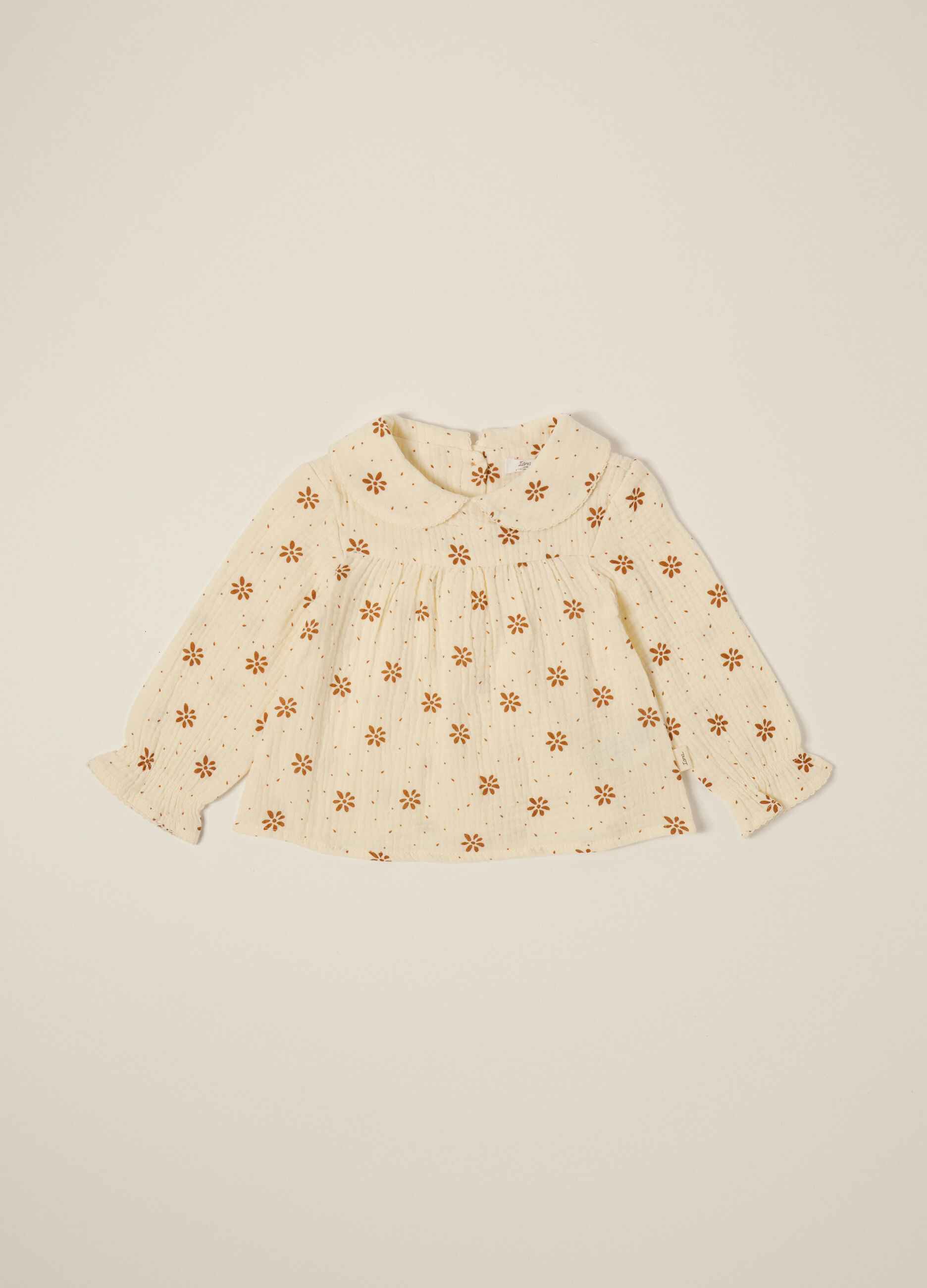 Camicia beige a maniche lunghe con colletto decorativo_1