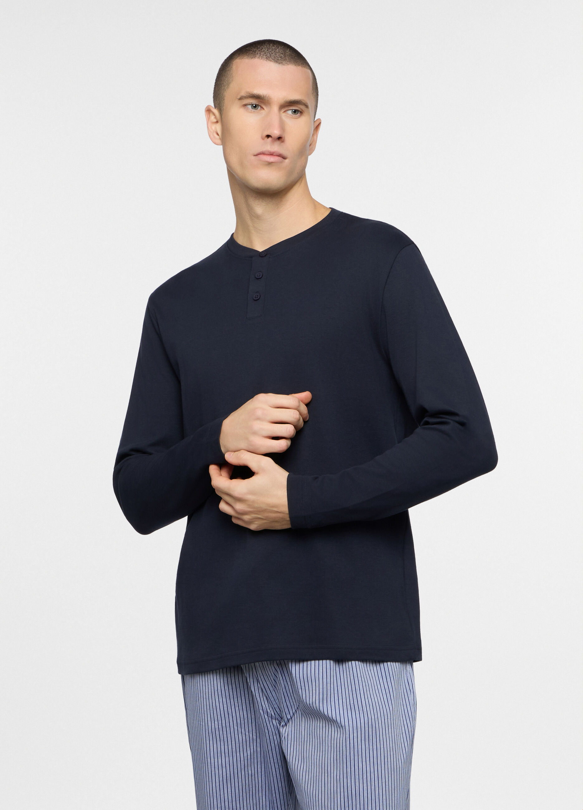 Maglia del pigiama a serafino in cotone uomo_0