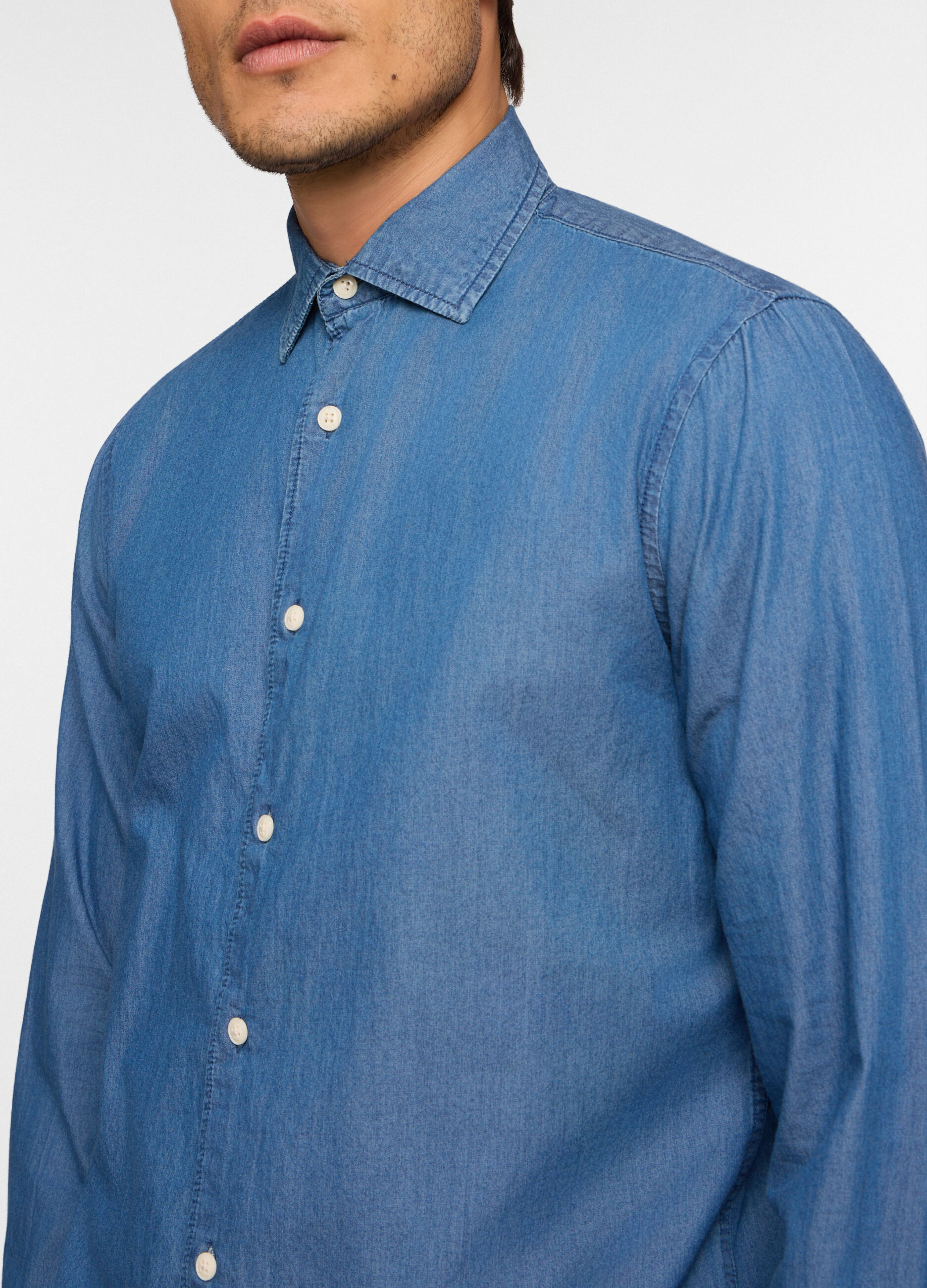 Camicia regular fit in chambray di cotone uomo