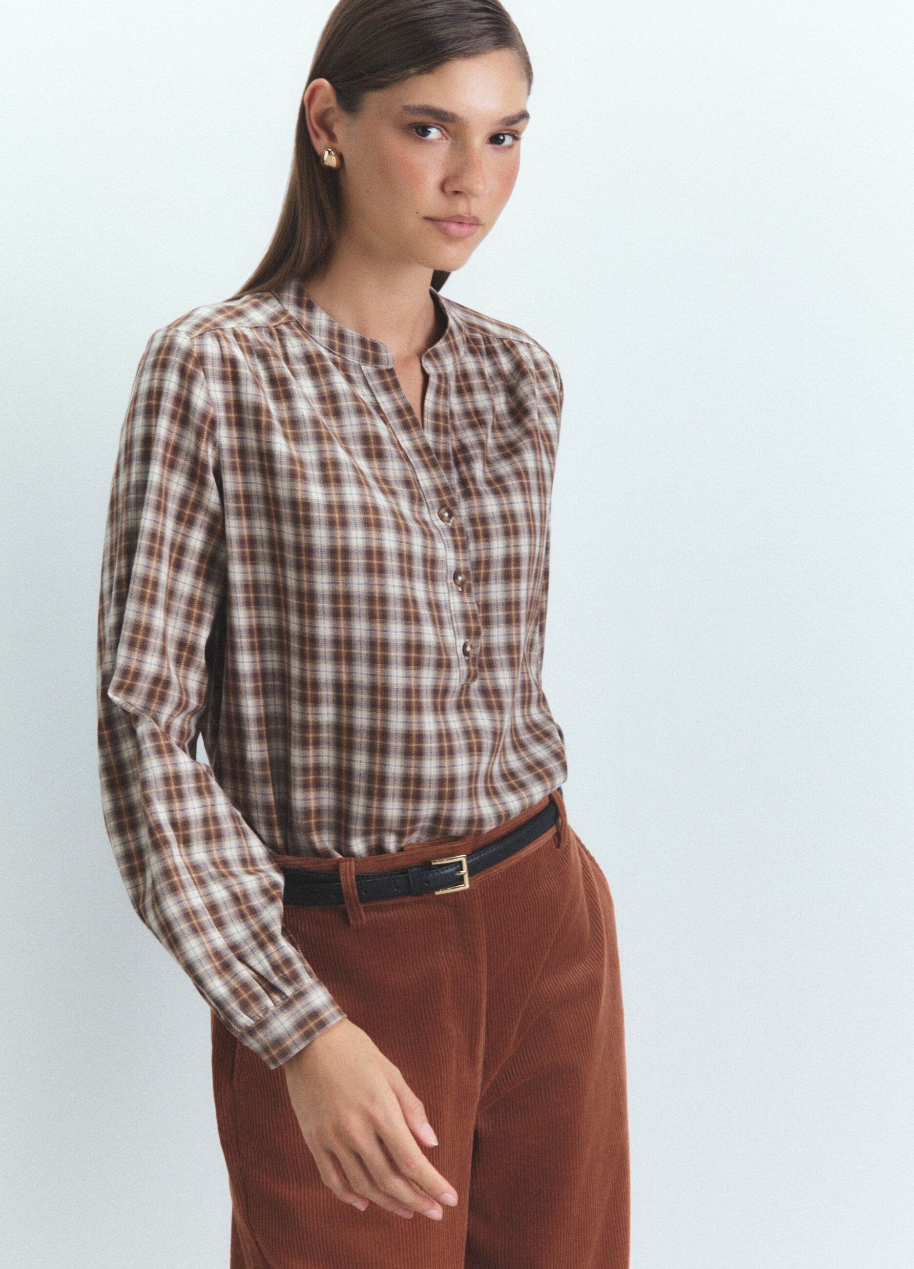 Blusa Fit Regular con scollo a V donna_2