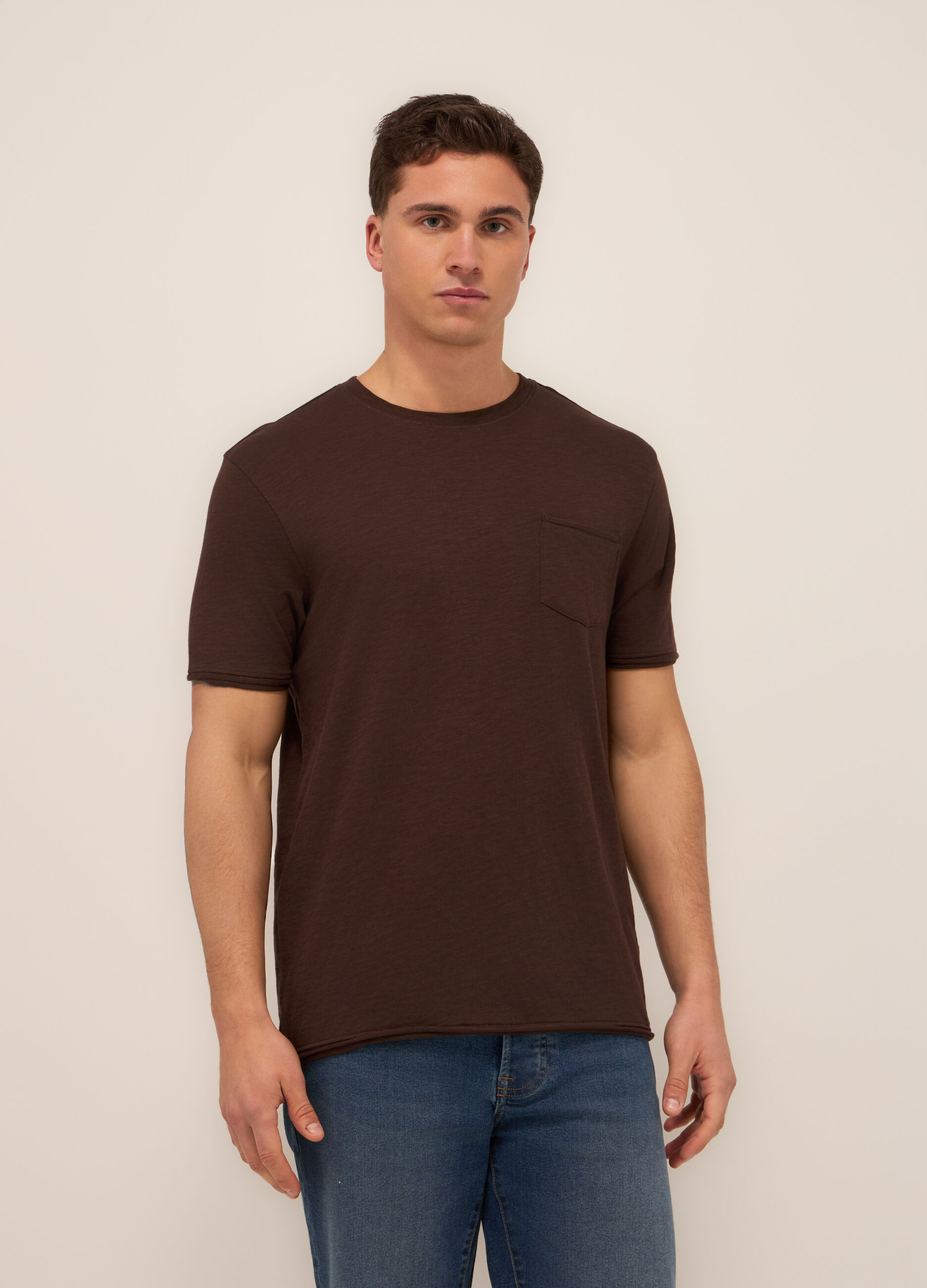 T-shirt girocollo con taschino uomo