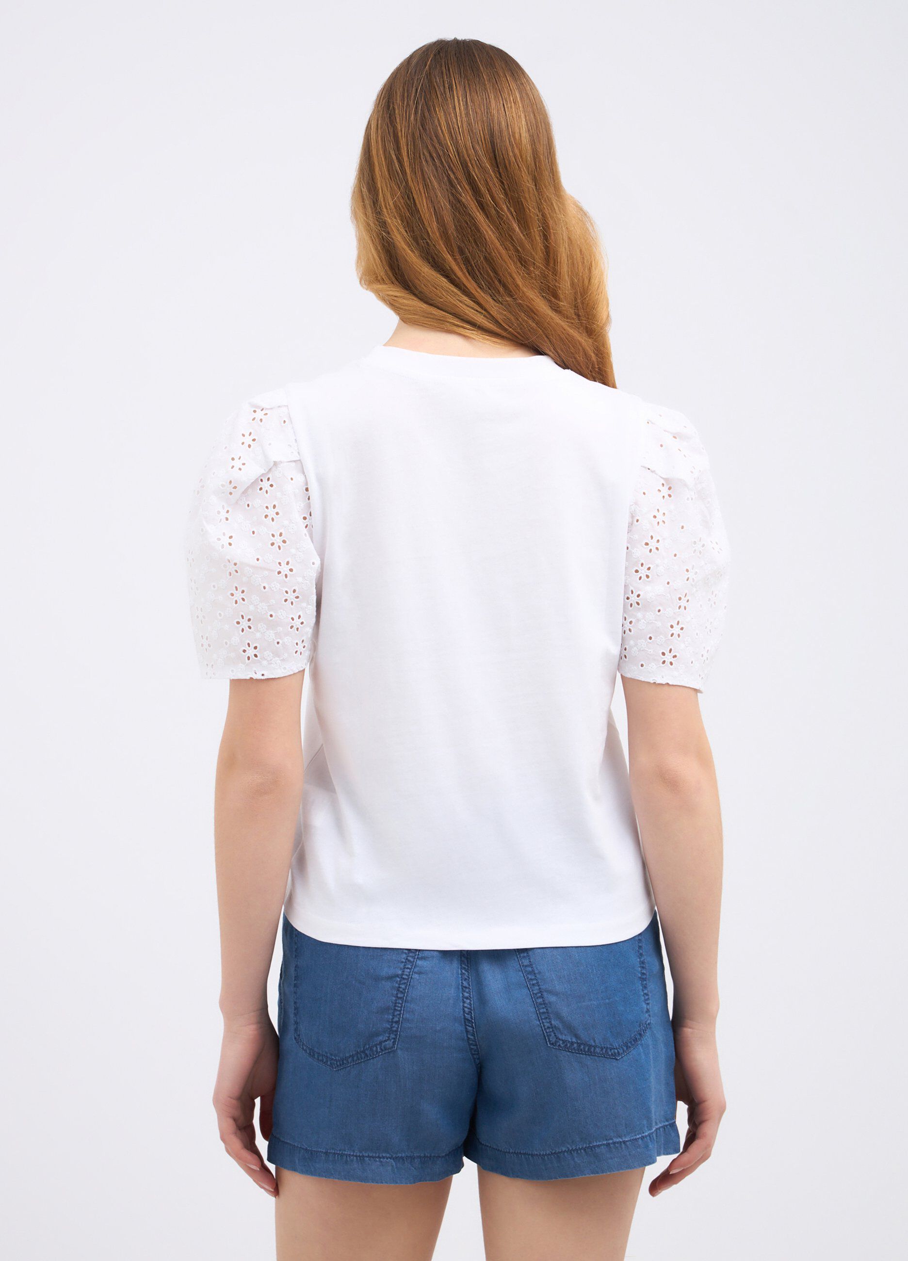 Maglietta con maniche in sangallo donna_1