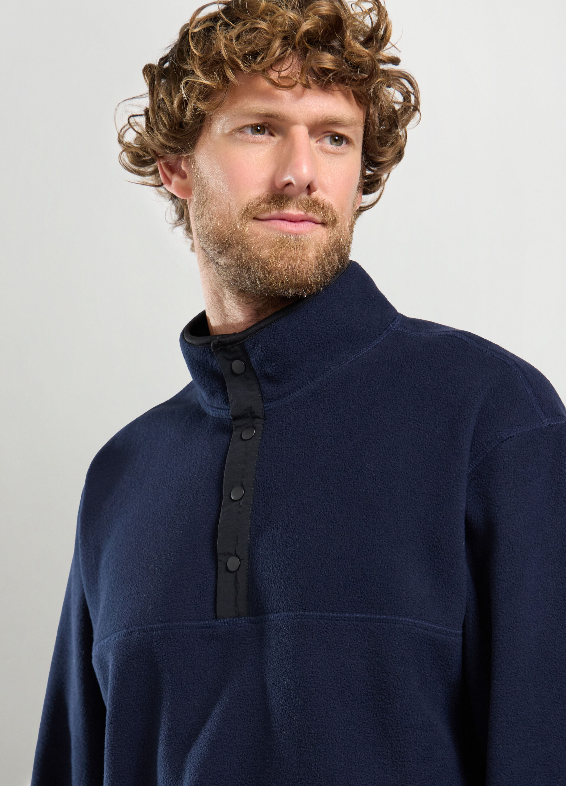 Felpa a collo alto in pile uomo_2