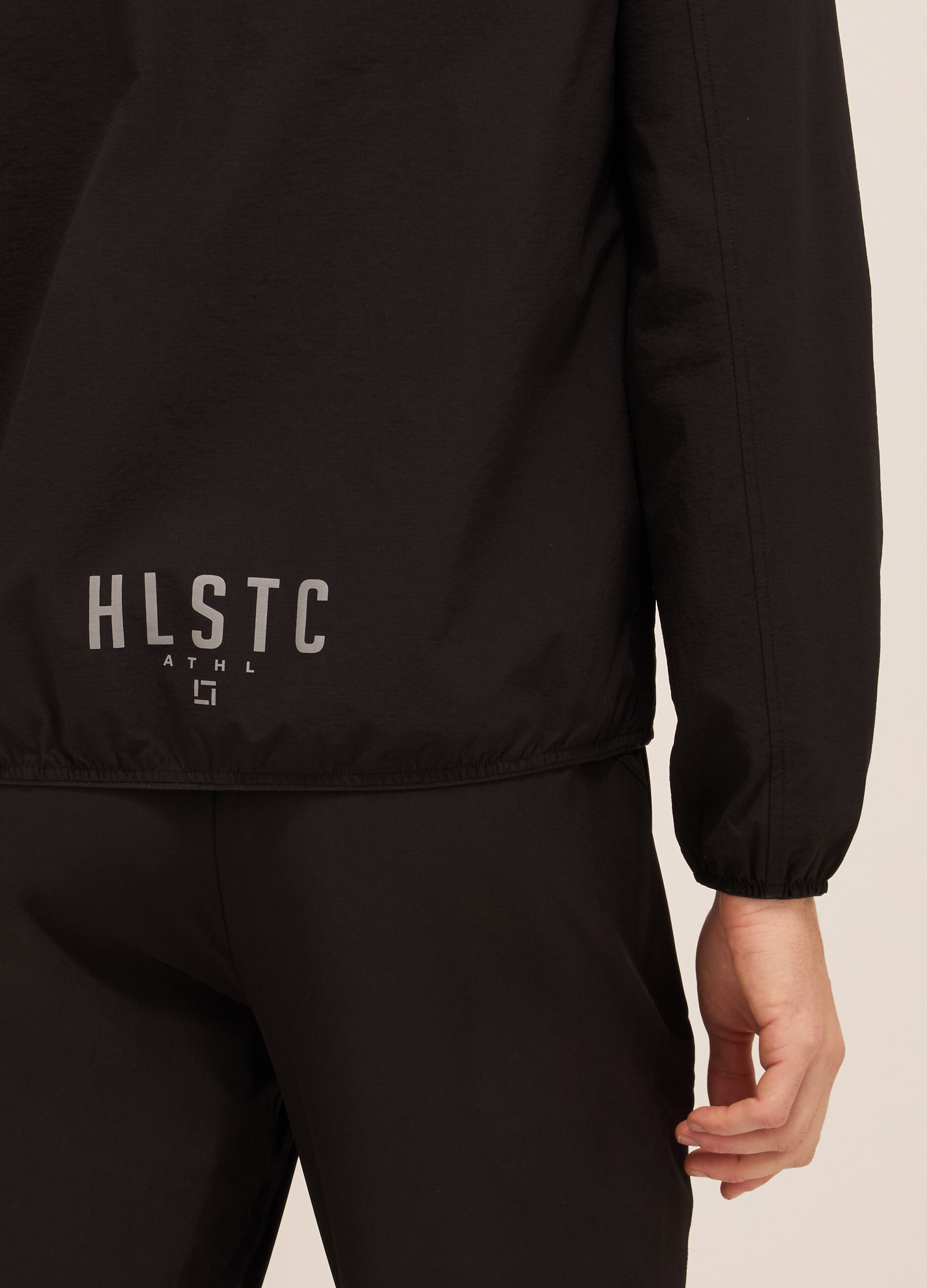 Giacca a vento in tessuto tecnico con zip e cappuccio uomo