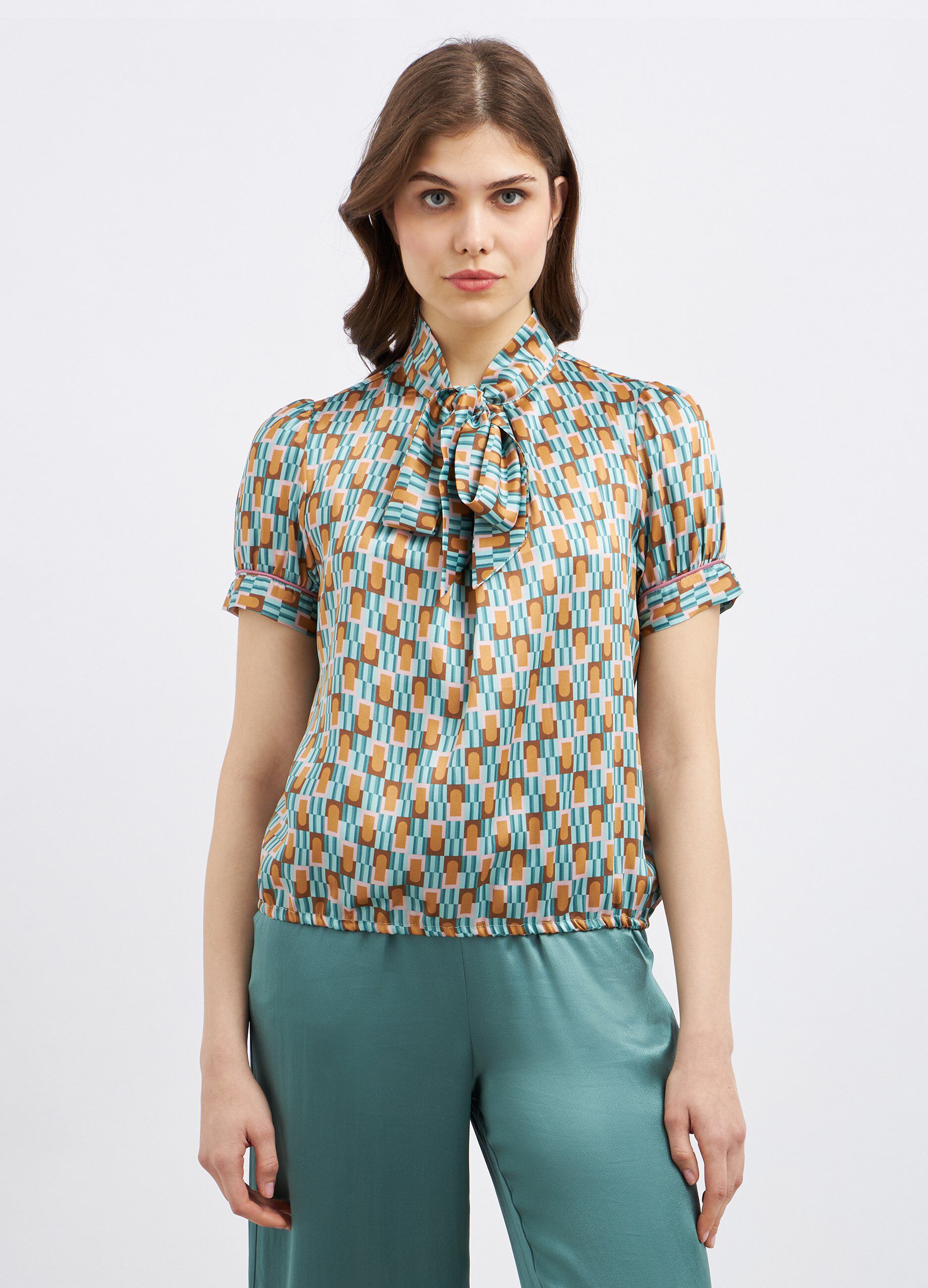 Blusa a maniche corte co fiocco donna_0