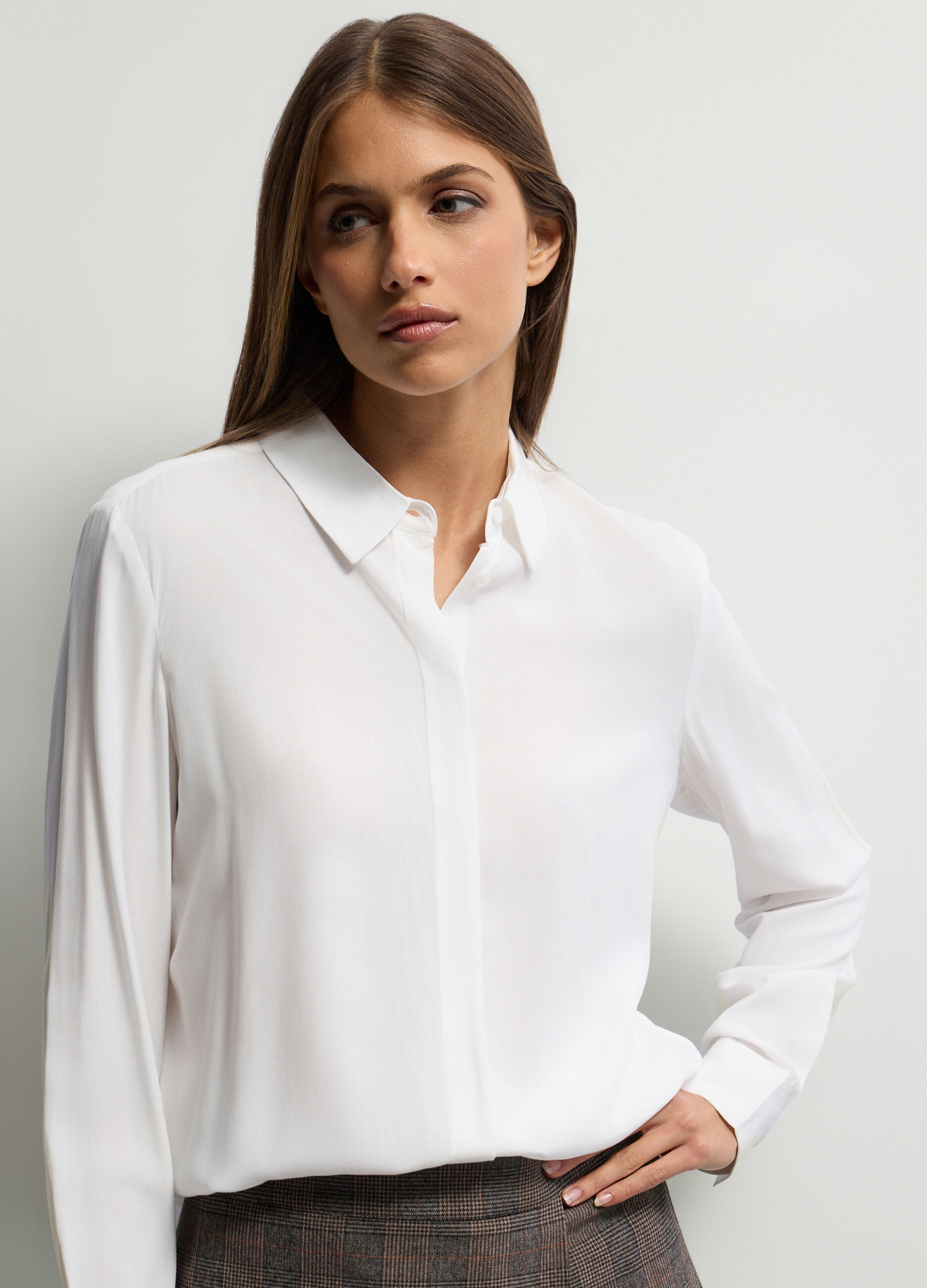 Camicia Fit Regular con colletto alla francese in pura viscosa donna_2
