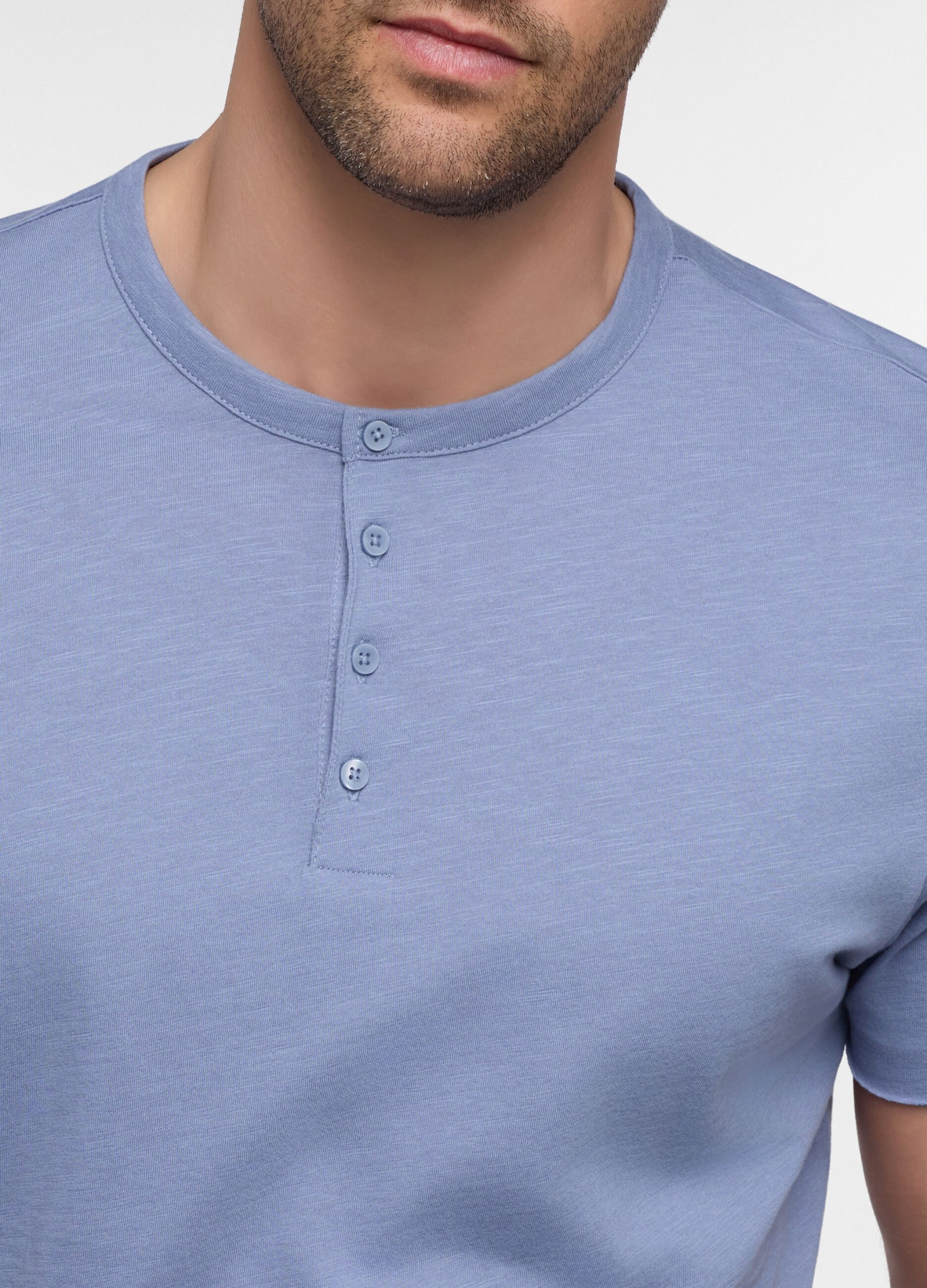 T-shirt collo serafino in cotone uomo_2