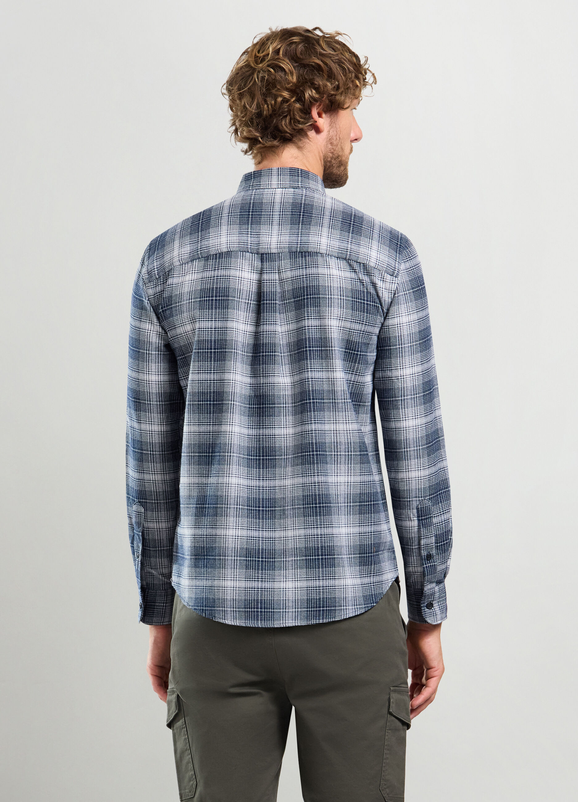 Camicia regular fit con colletto button-down in flanella uomo_1