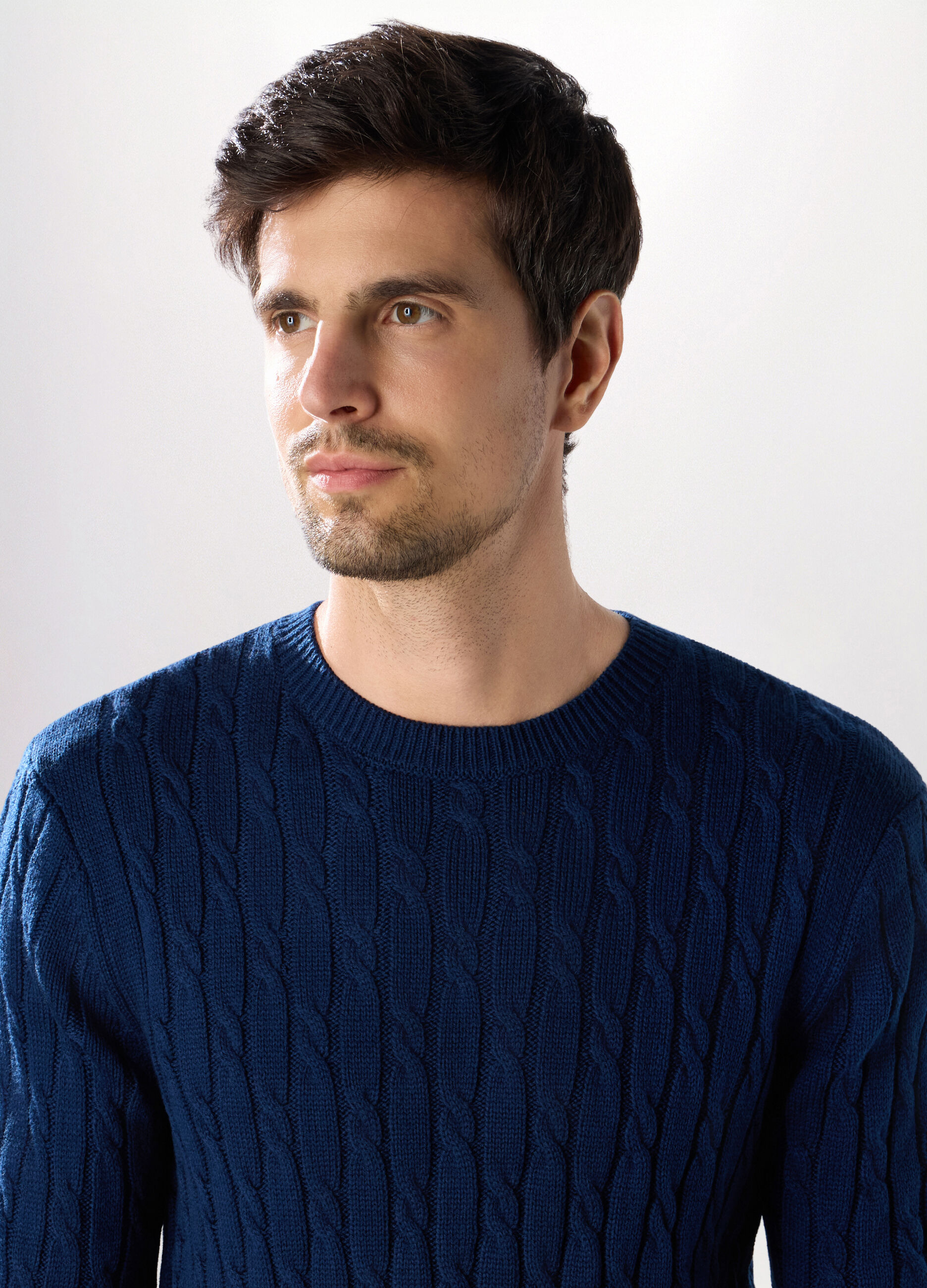 Maglione girocollo a trecce uomo_2