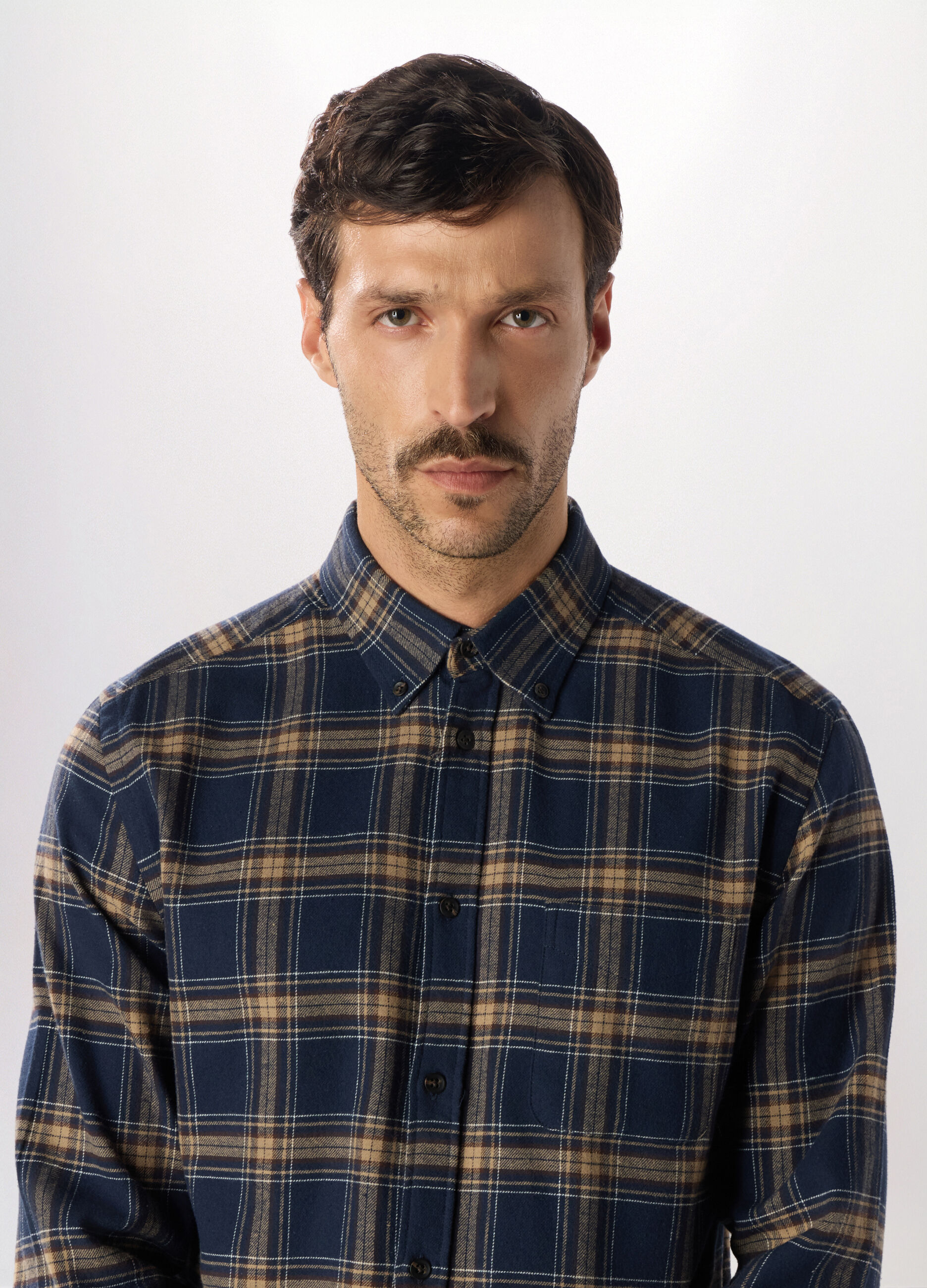 Camicia regular button-down a quadretti uomo_2