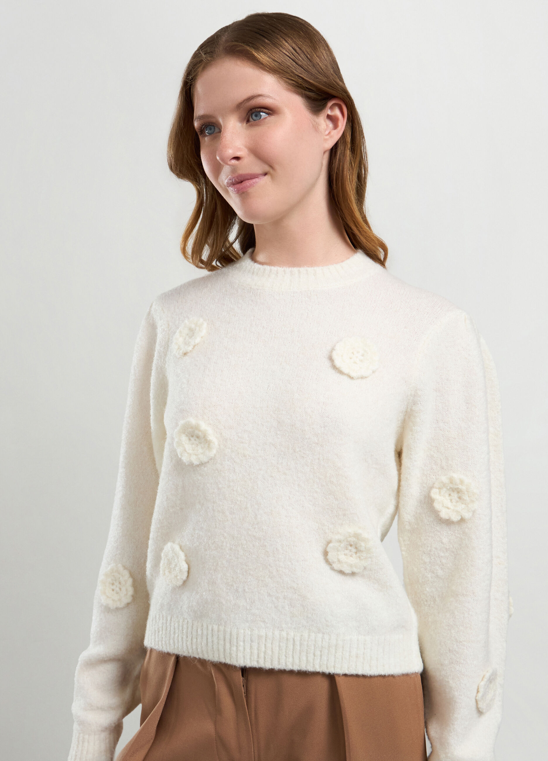 Tricot girocollo con applicazioni donna_2