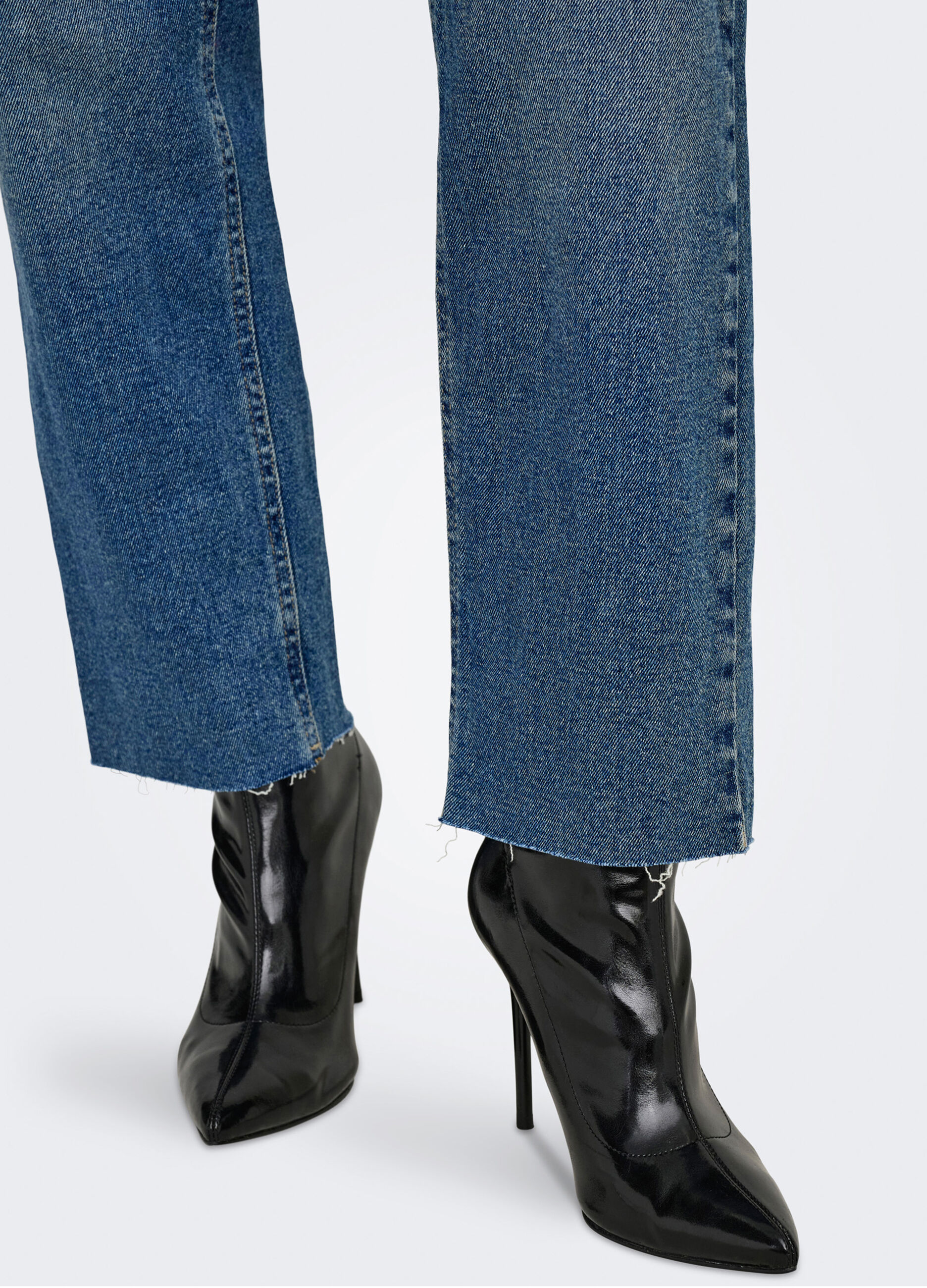 Pantaloni in denim donna_4