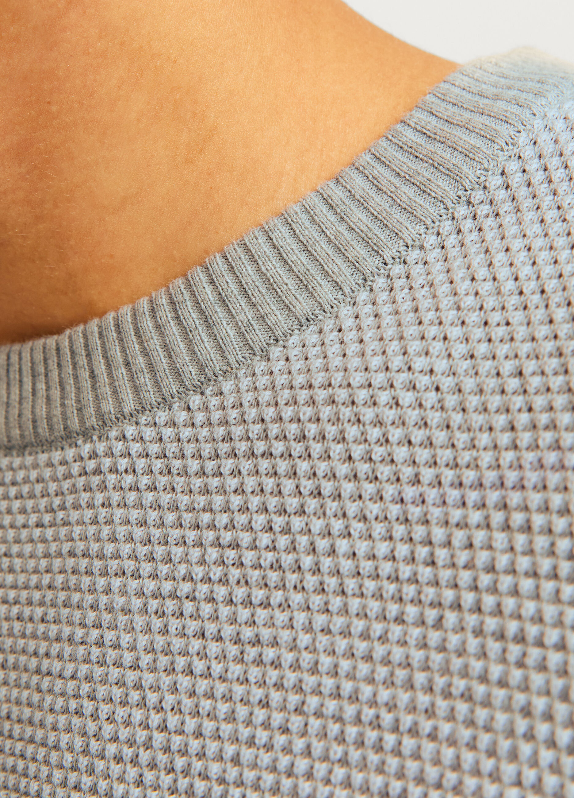 Maglione girocollo a nido d'ape uomo_4