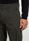 Pantaloni cargo carrot fit in cotone stretch uomo_2