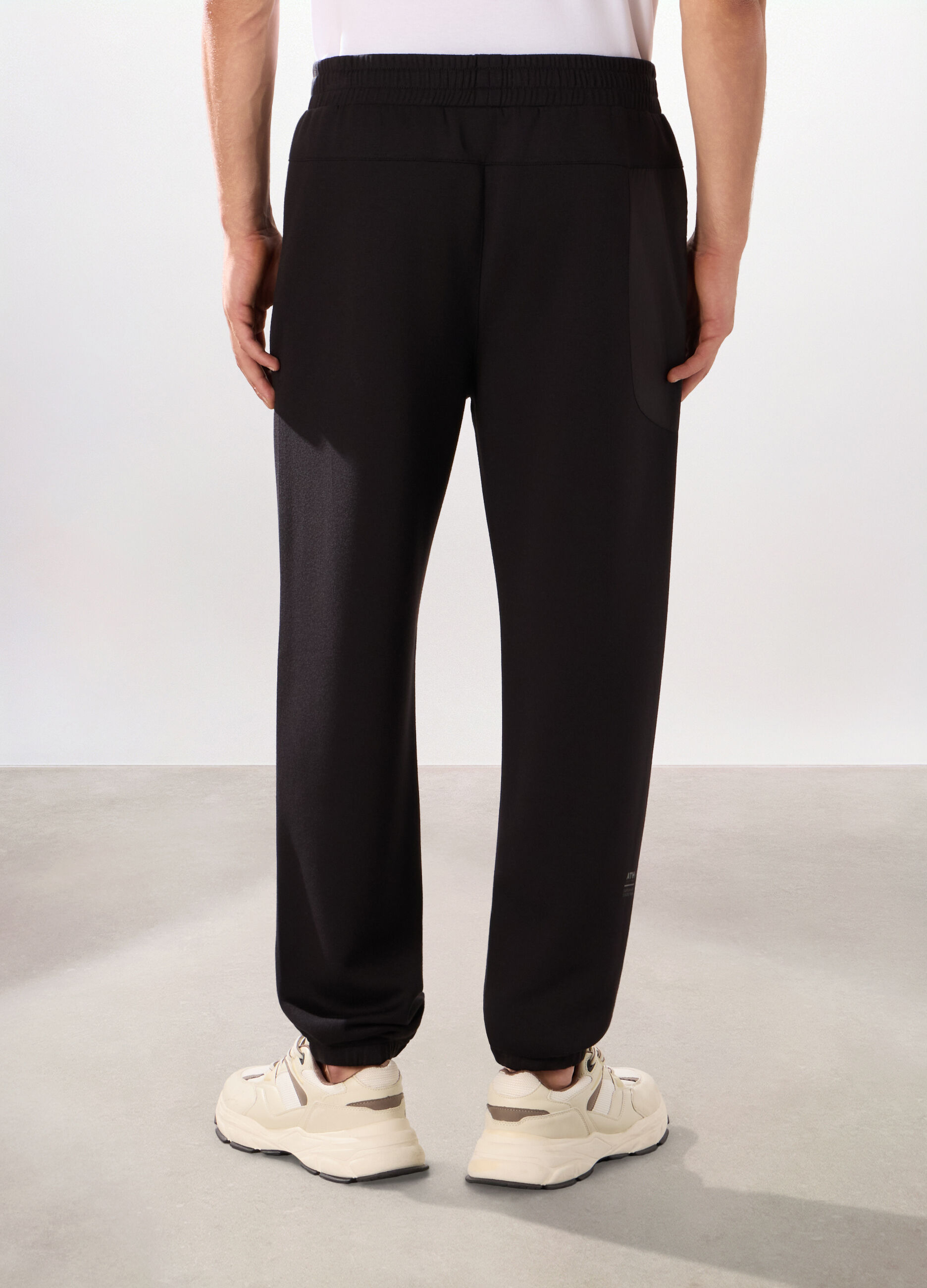 Jogger in tessuto tecnico uomo_1