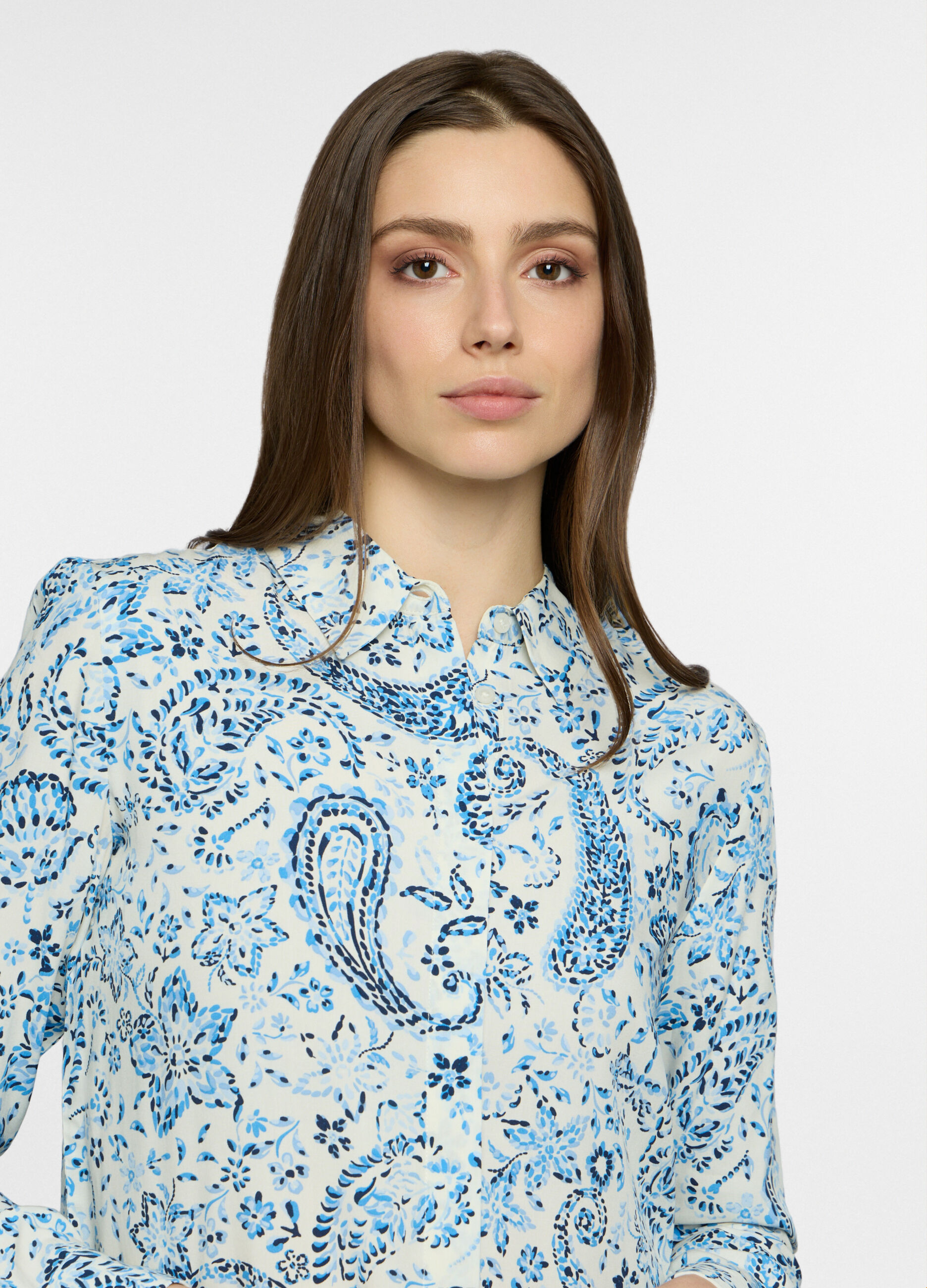 Camicia regular fit con colletto alla francese in pura viscosa donna_2