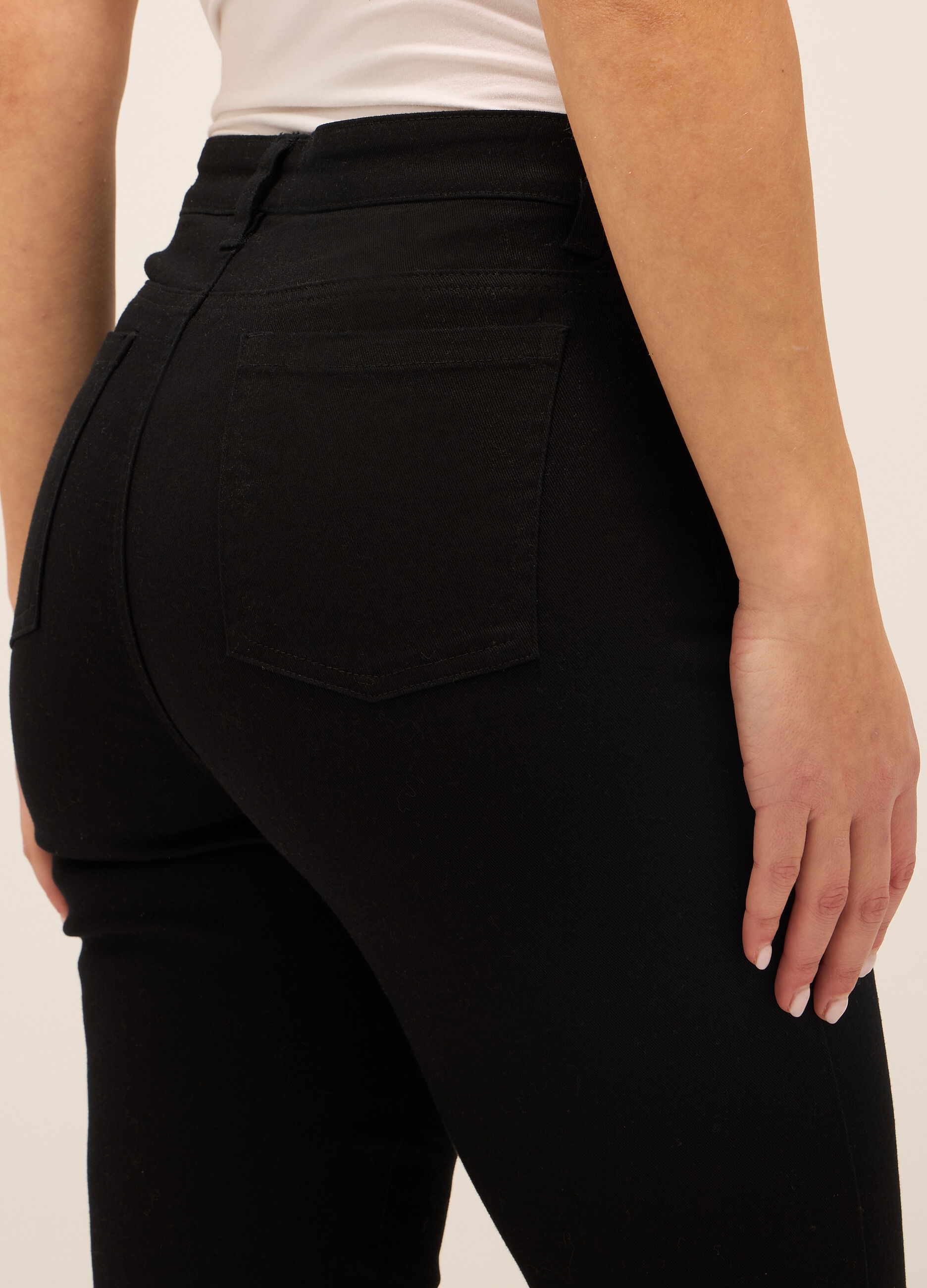 Pantaloni flare fit in twill di cotone stretch donna_3