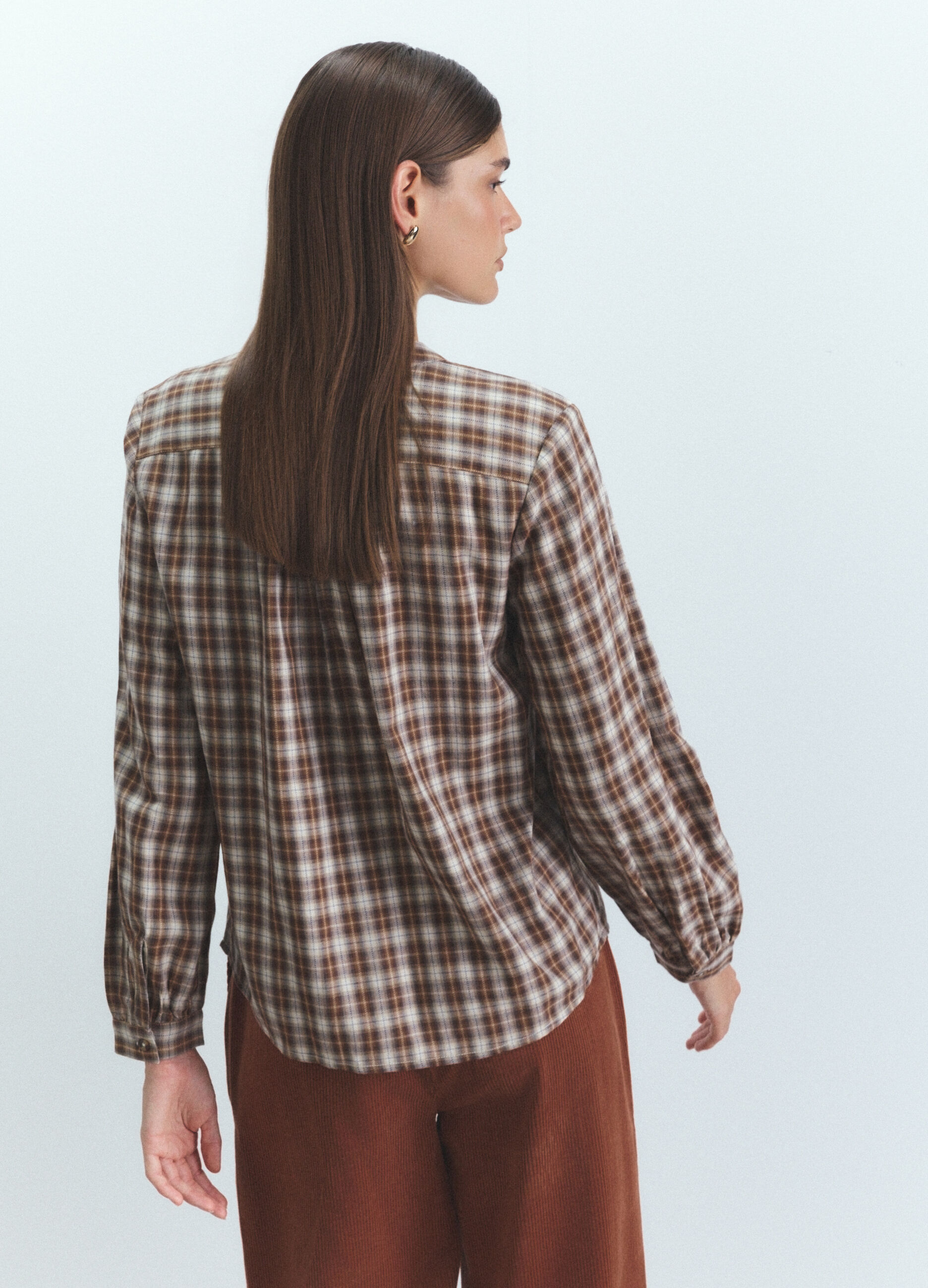 Blusa Fit Regular con scollo a V donna_3