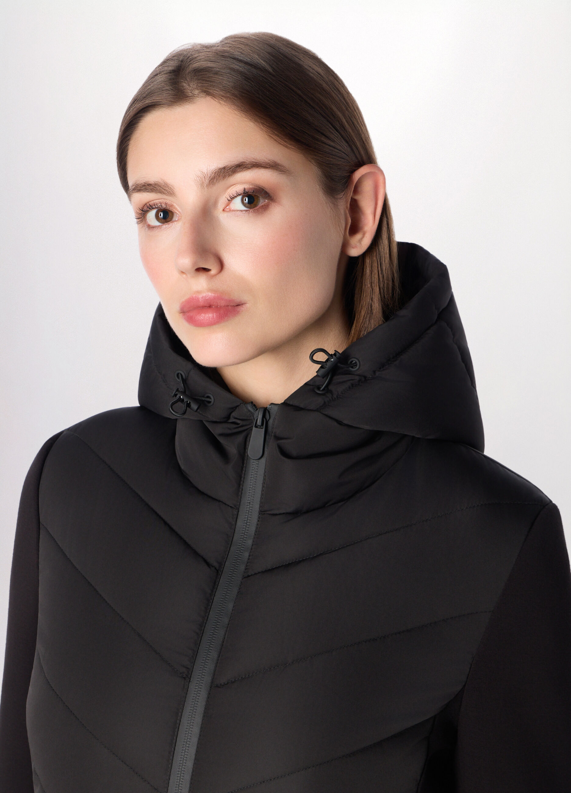 Giubbino imbottito con cappuccio donna_2