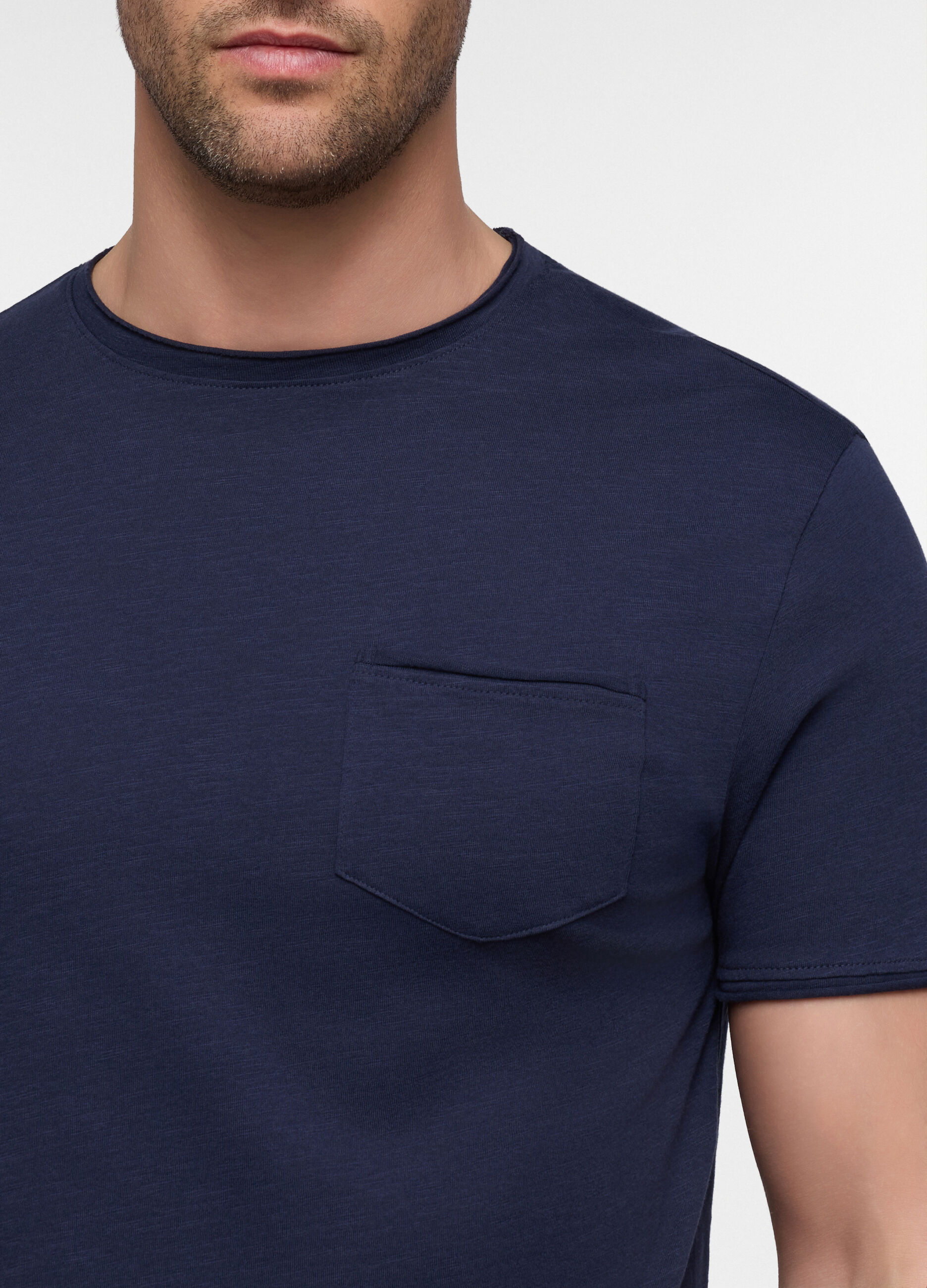 T-shirt in cotone con taschino uomo
