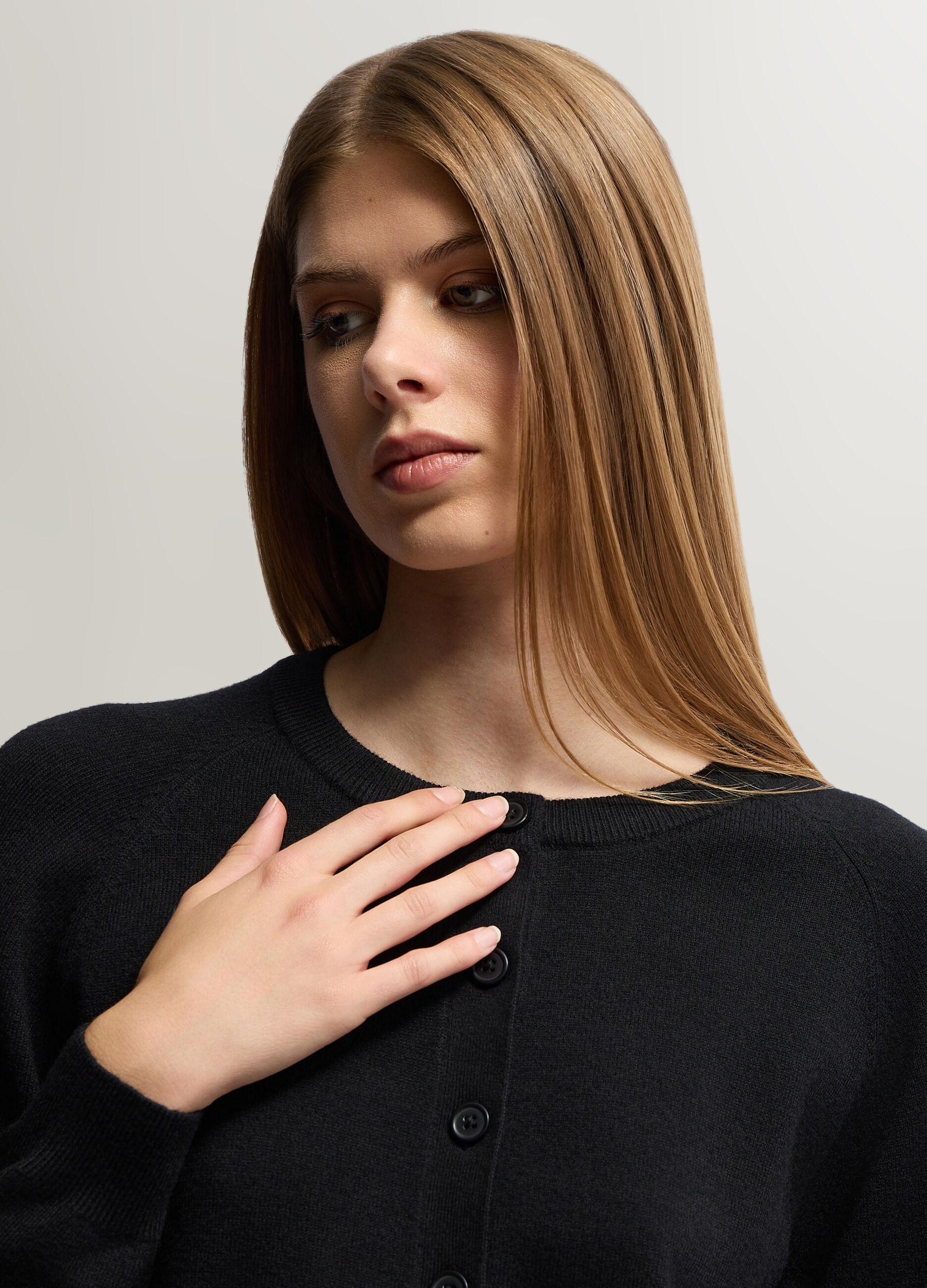 Cardigan girocollo in maglia rasata donna_2