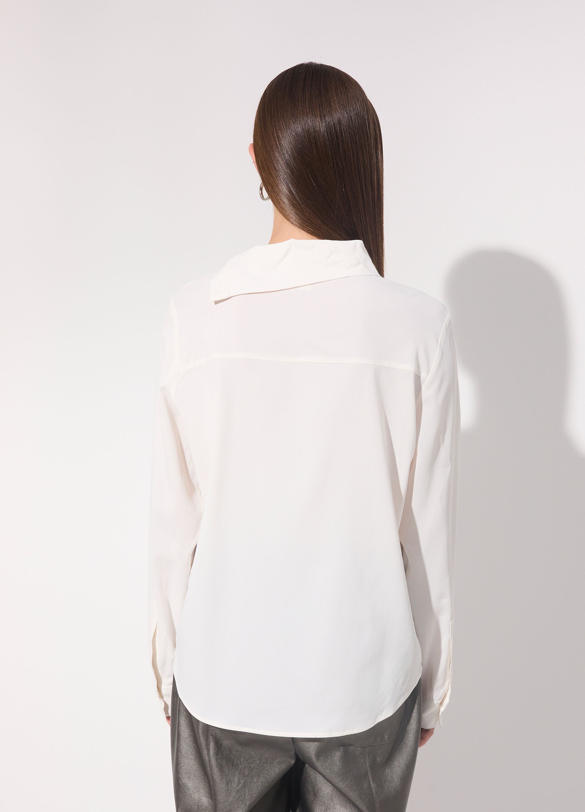 Camicia in viscosa crêpe a collo alto donna_3