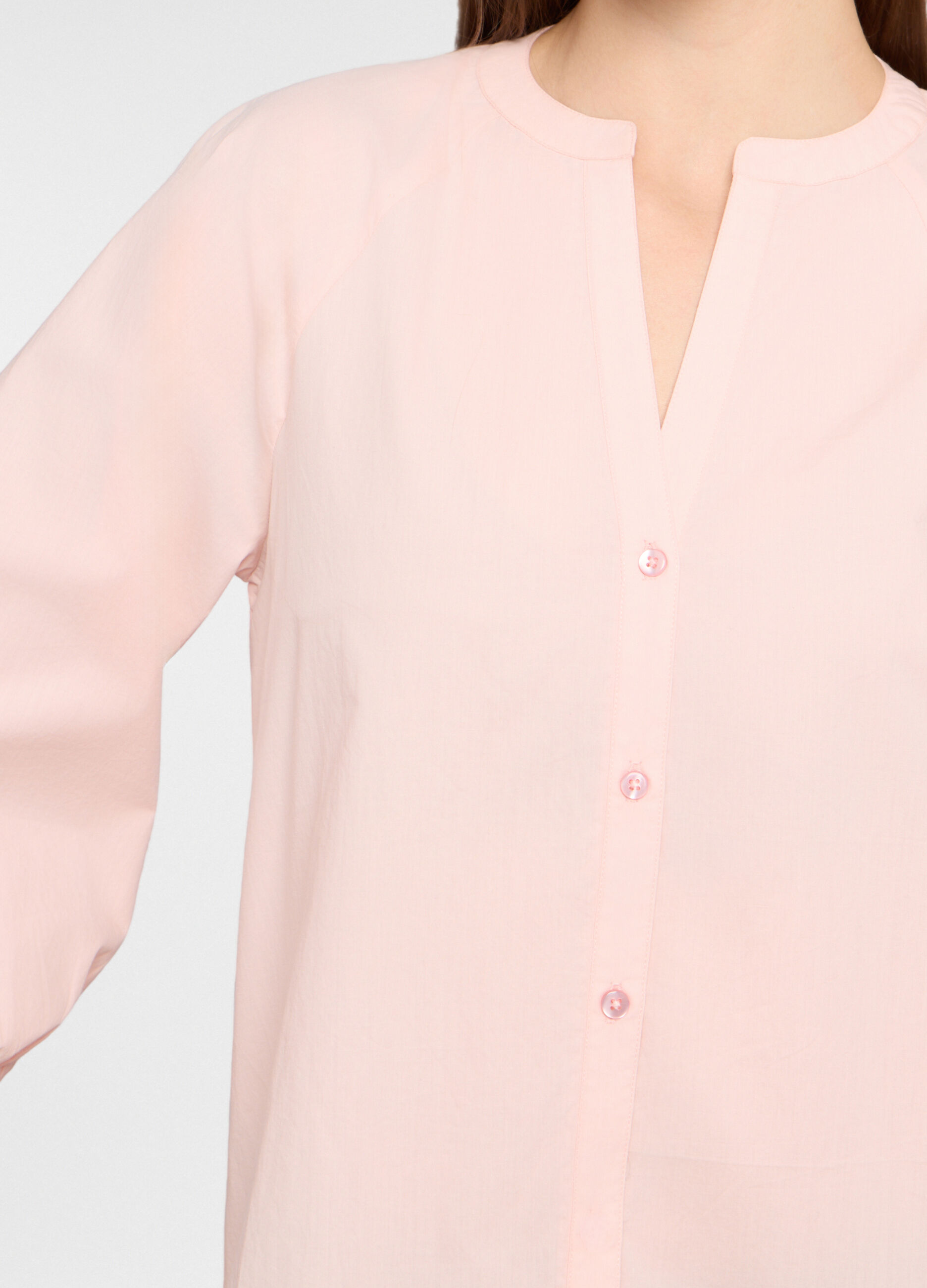 Camicia regular fit con scollo a V donna_2