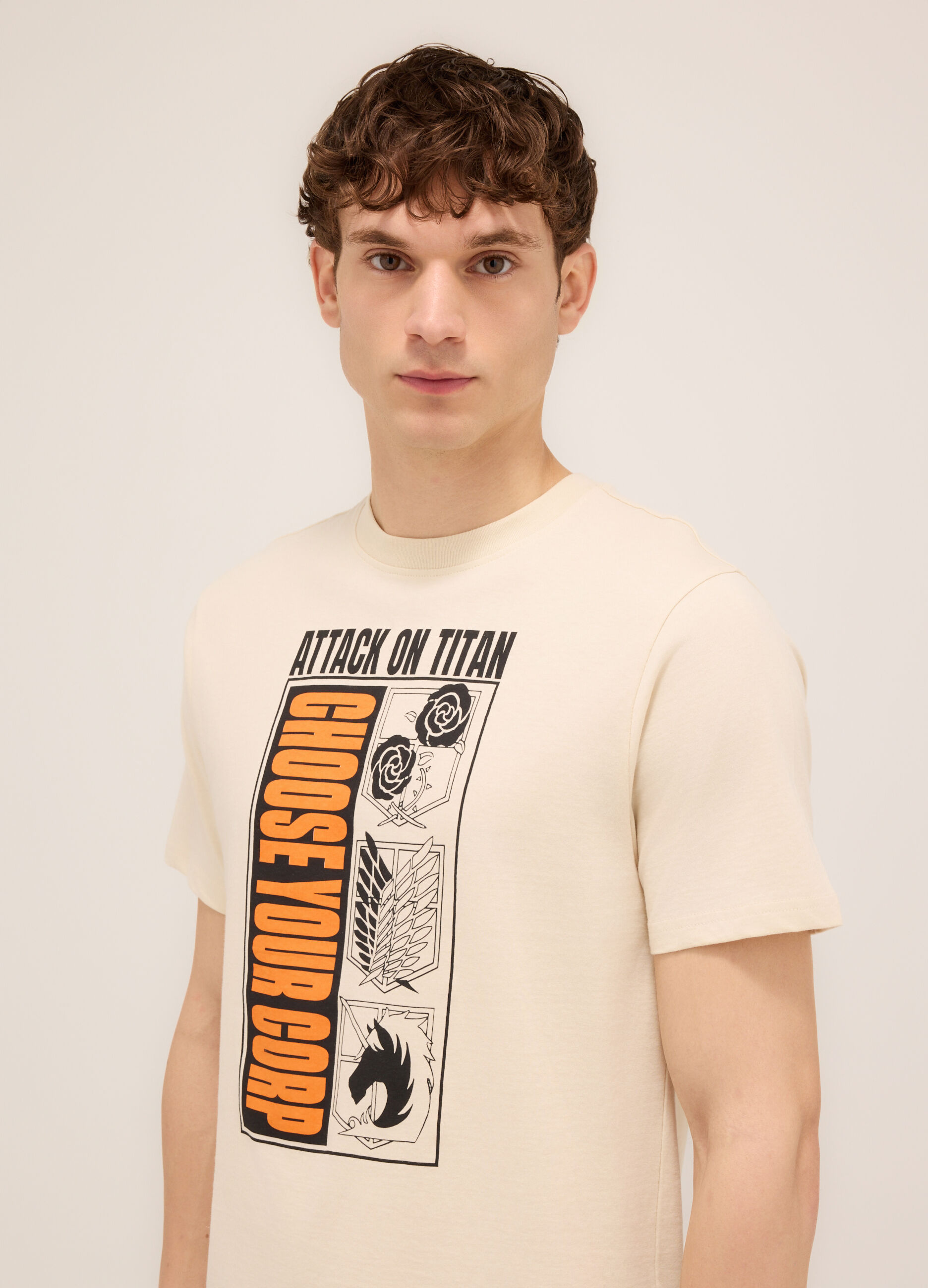 T-shirt girocollo stampa Attack on Titan uomo_2