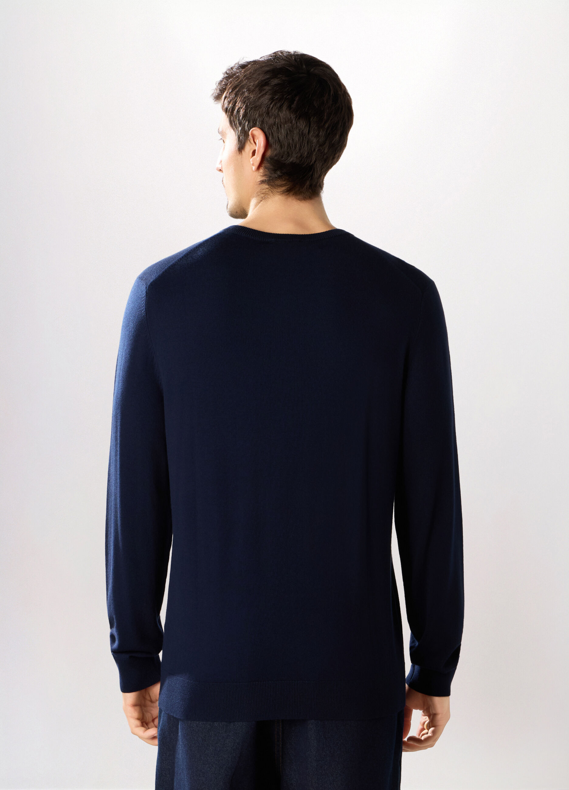 Maglione collo a V in misto viscosa uomo_1