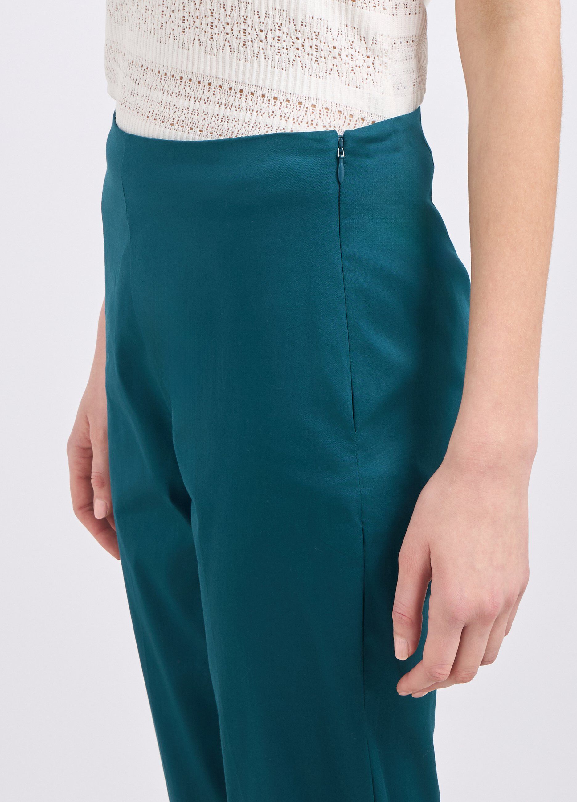Pantaloni capri in cotone stretch donna_2