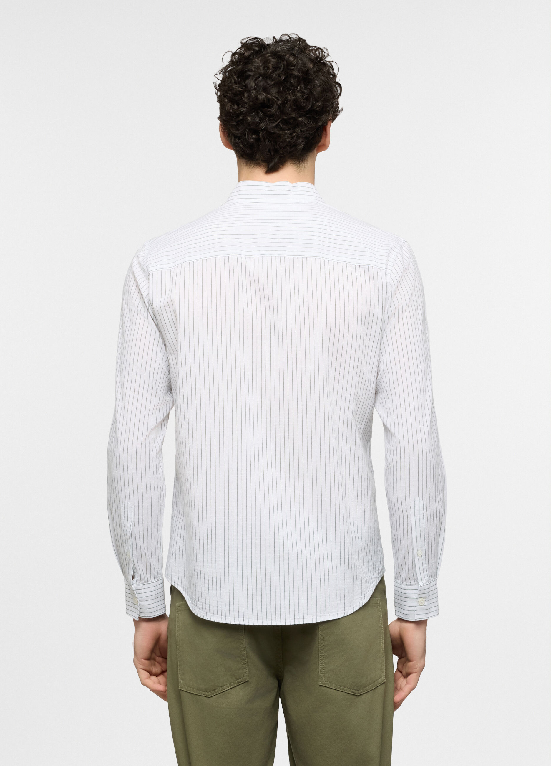 Camicia regular fit con colletto button down a righe uomo_1