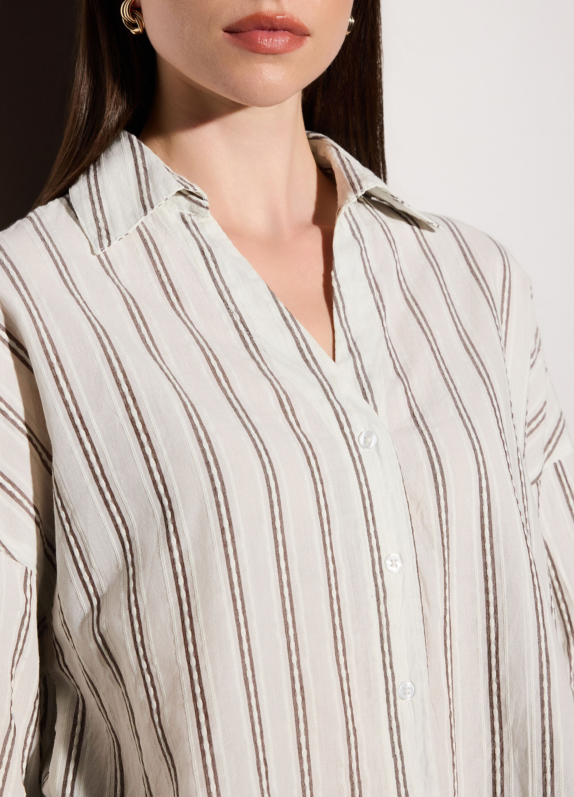 Camicia over fit colletto alla francese in puro cotone dobby a righe donna_3