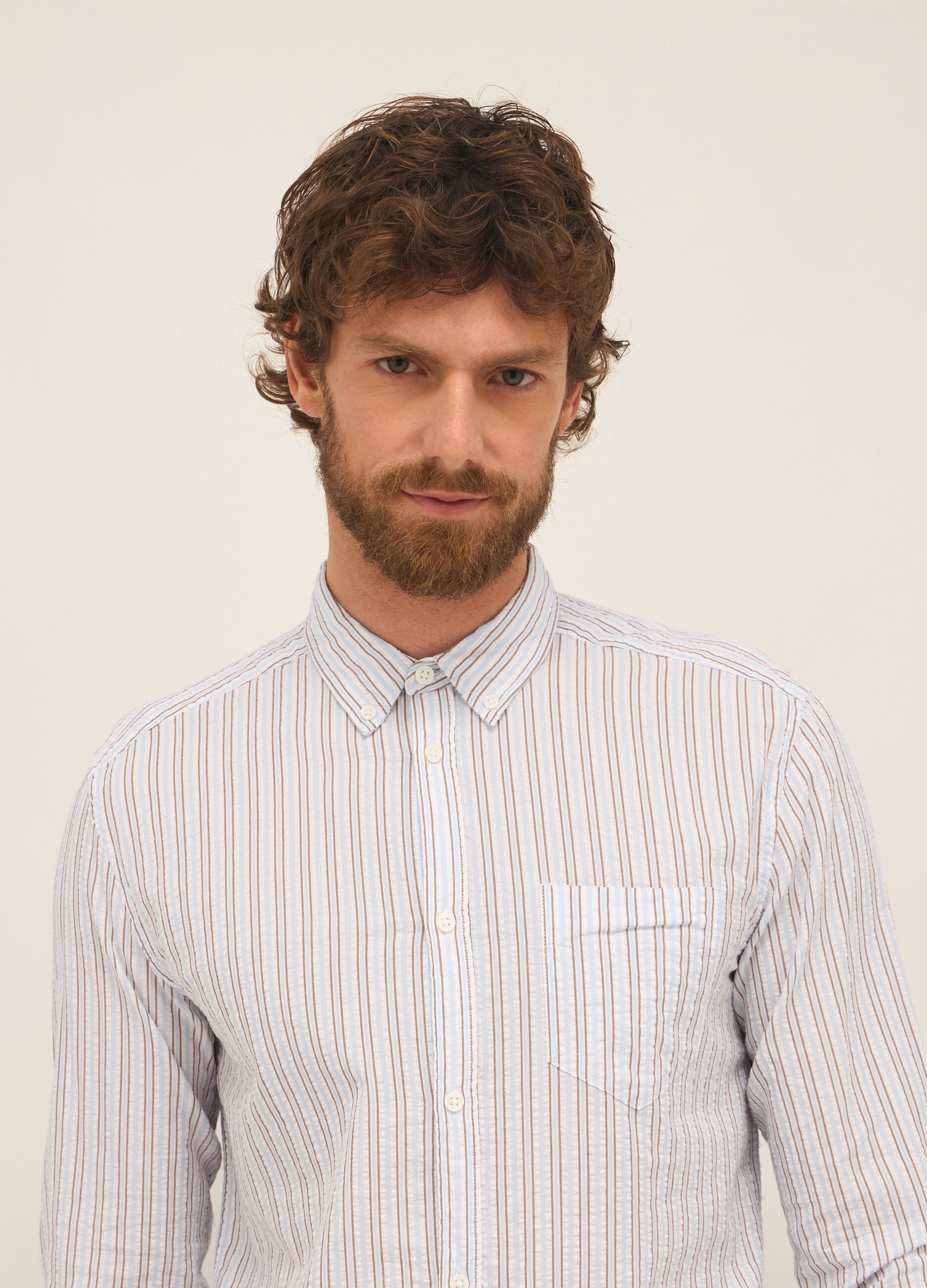 Camicia slim fit in seersucker di cotone a righe uomo_2