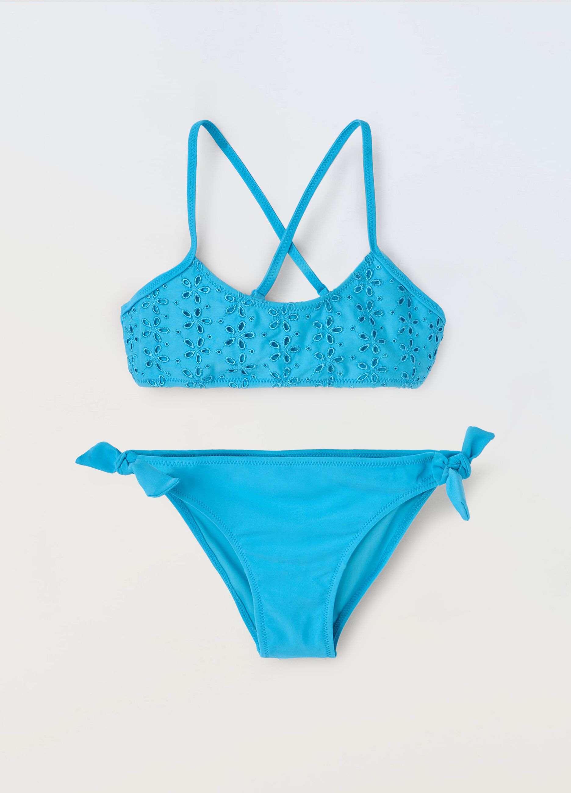 Bikini con top in sangallo ragazza_0
