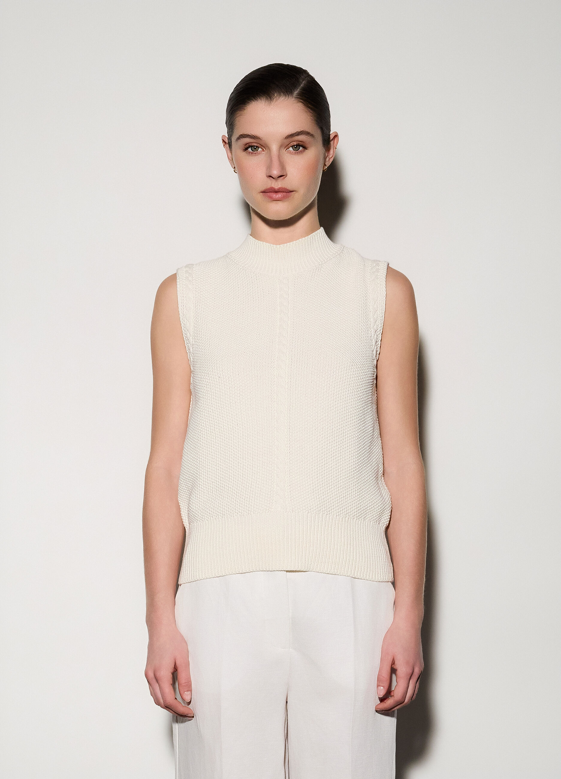 Gilet a collo alto con lavorazione a trecce donna_1