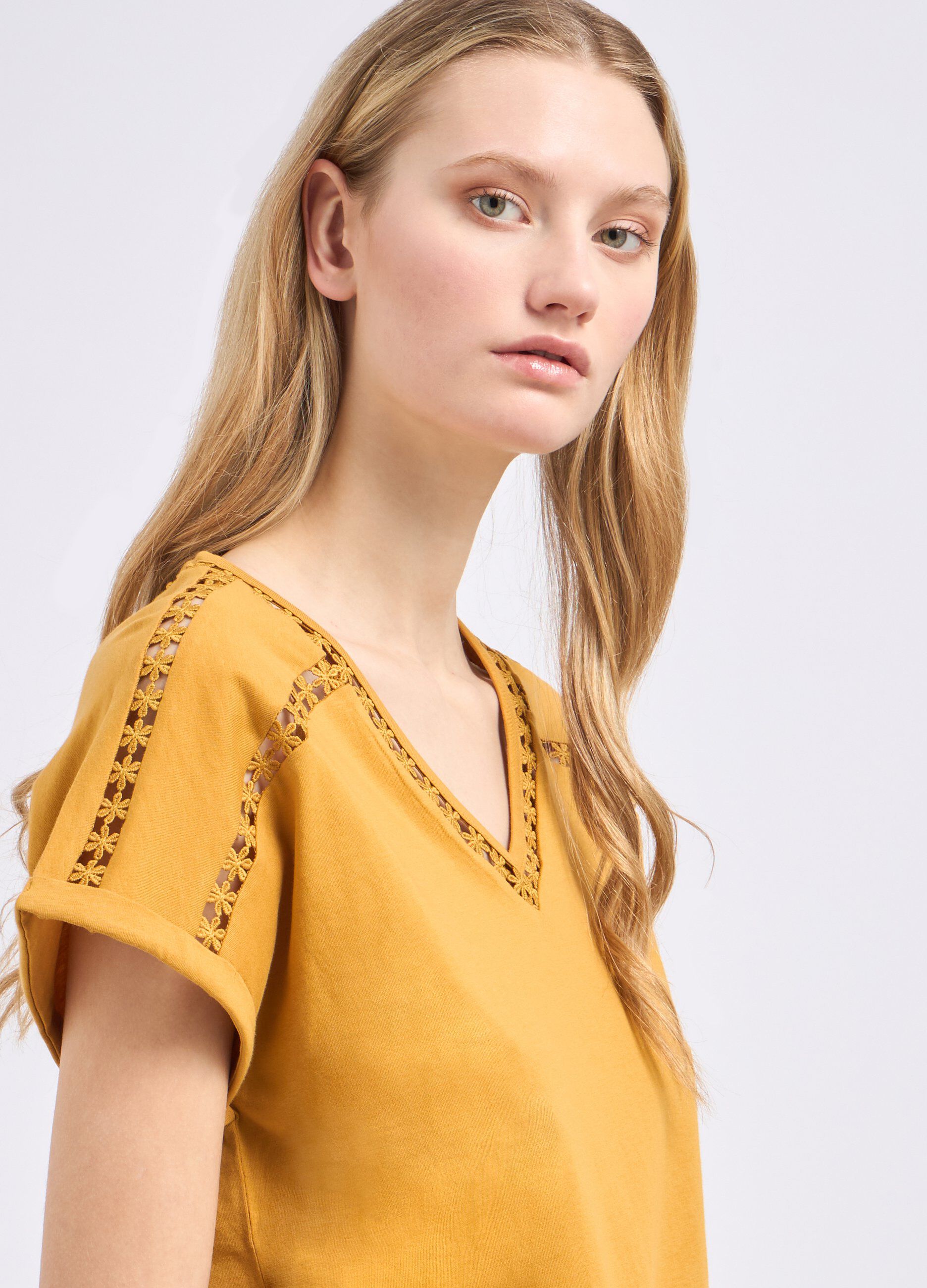 T-shirt in puro cotone con lavorazione donna_2