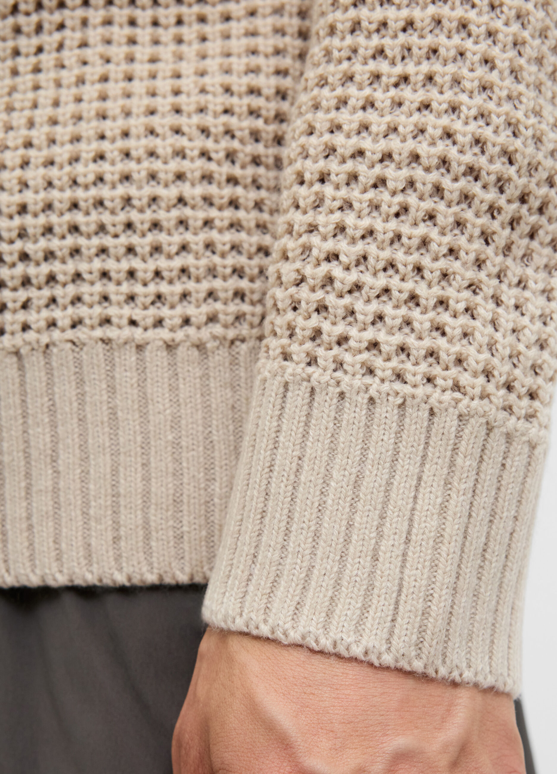 Maglione con lavorazione in rilievo uomo_5