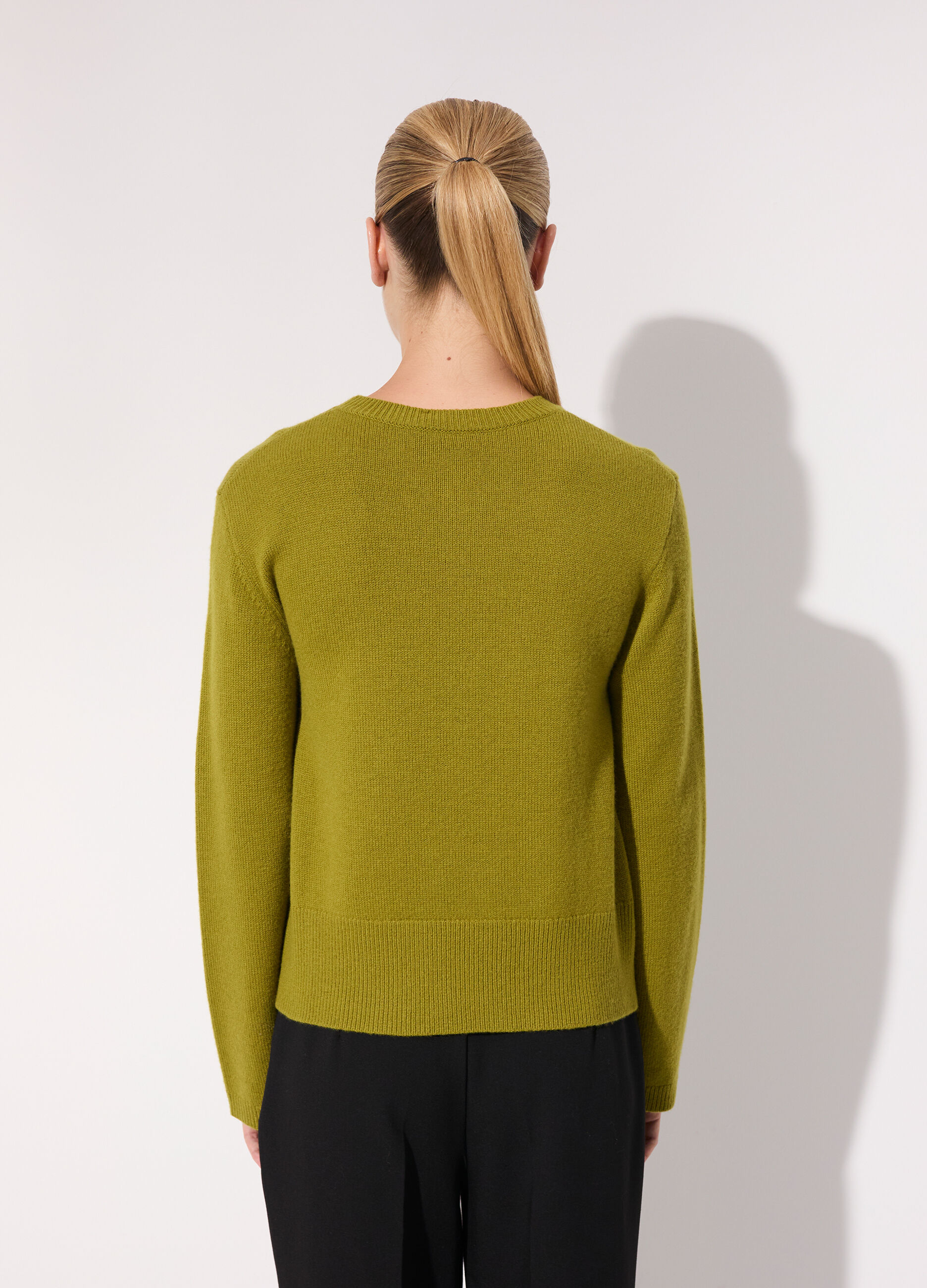 Maglione in pura lana a girocollo donna_2