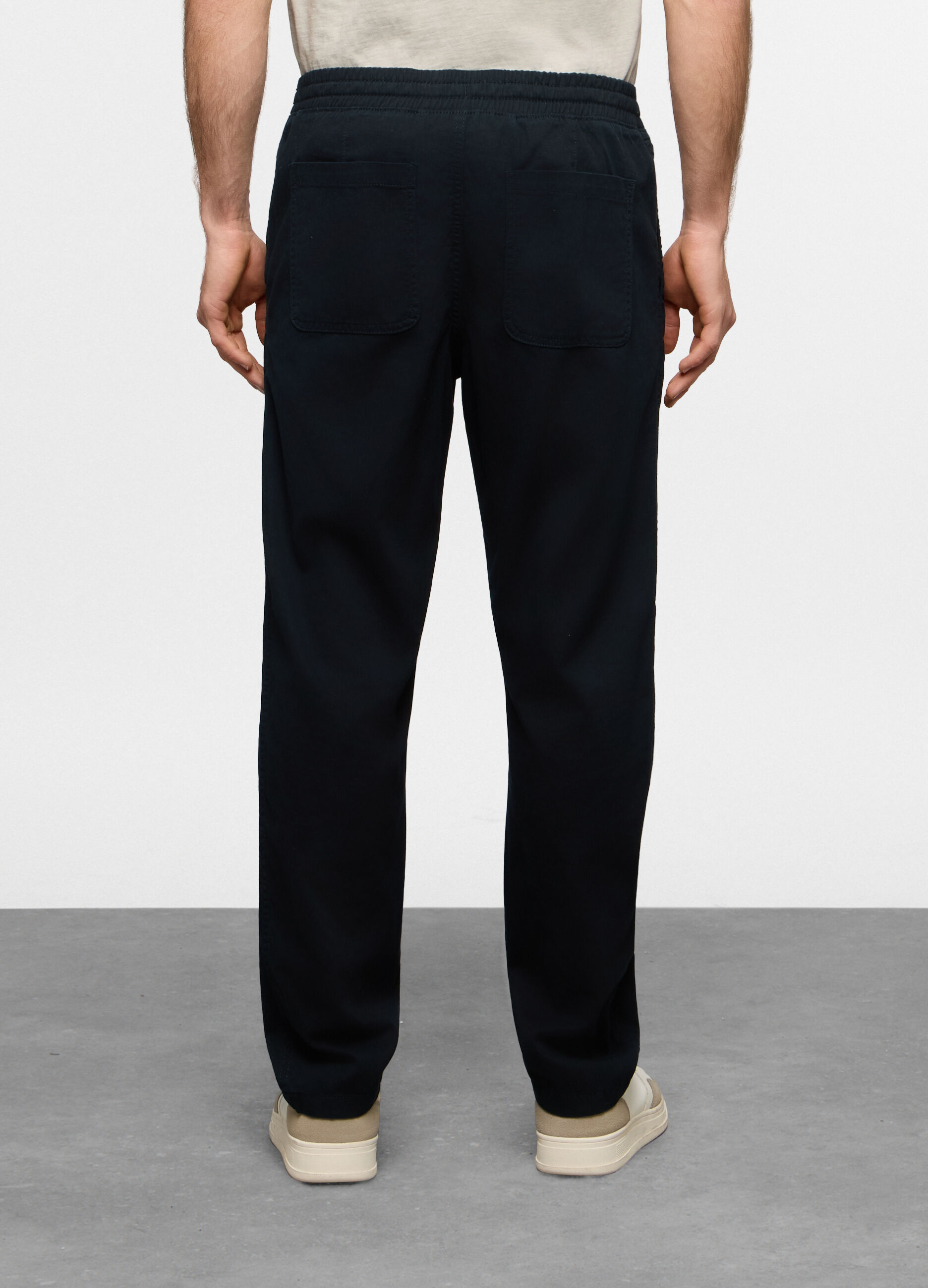 Pantaloni chino relaxed fit in cotone uomo_1