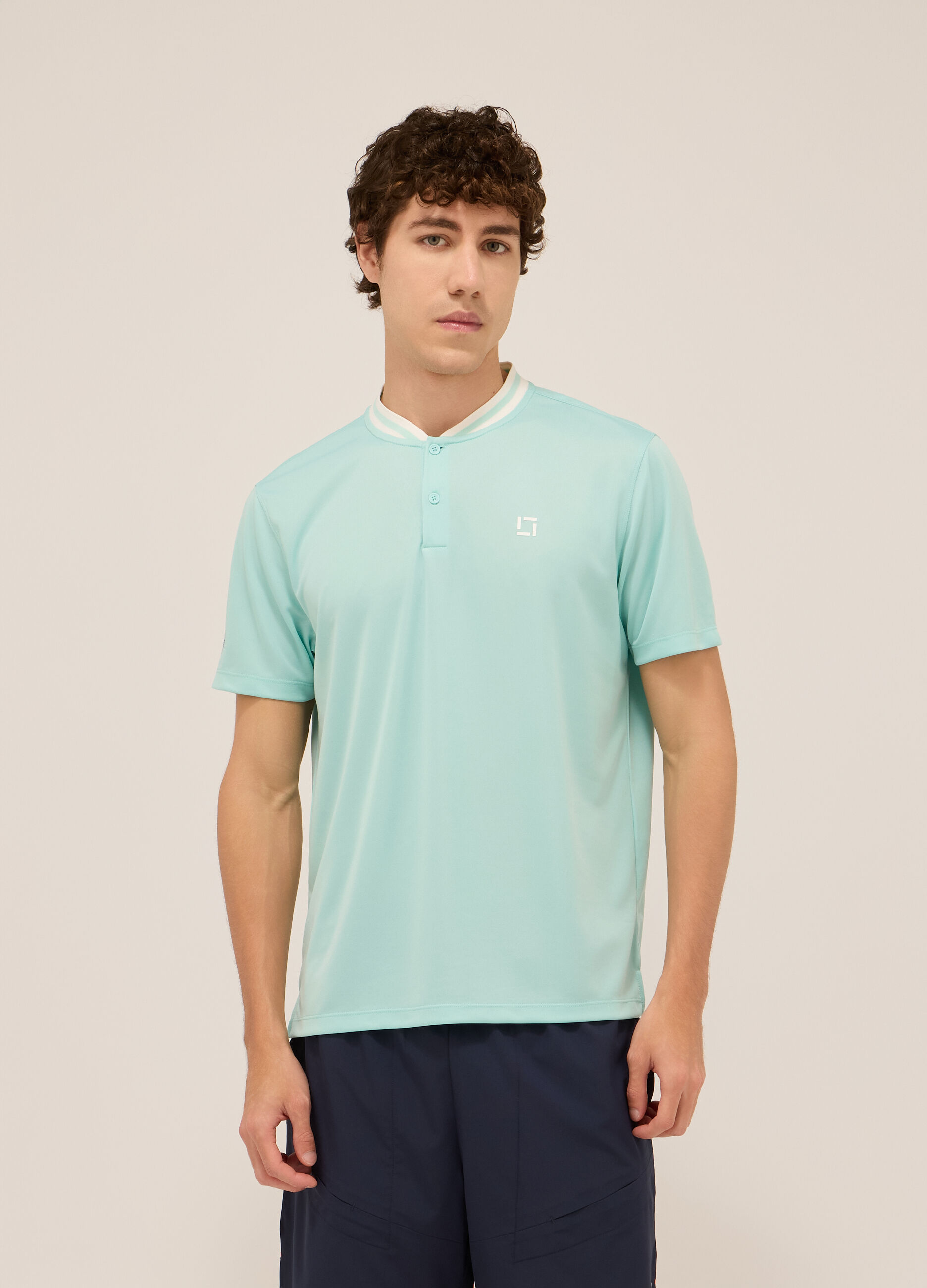 Polo sportiva con colletto coreano in jersey di tessuto tecnico uomo_0