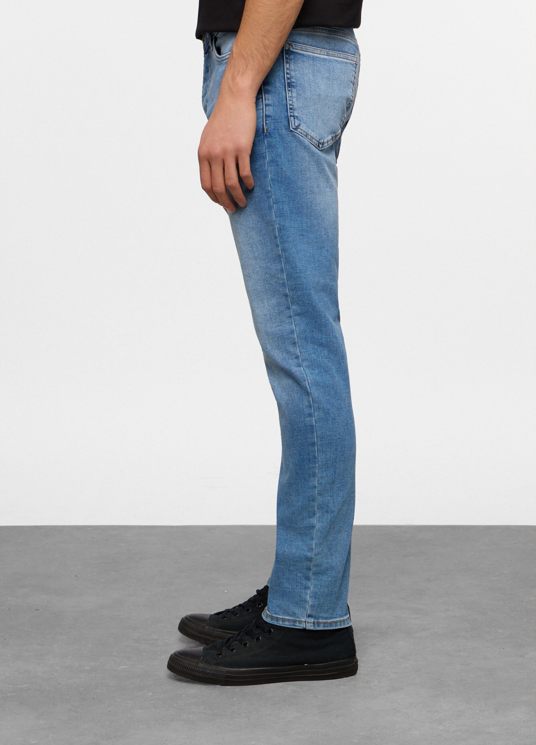 Jeans slim fit in denim stretch lavato uomo_2