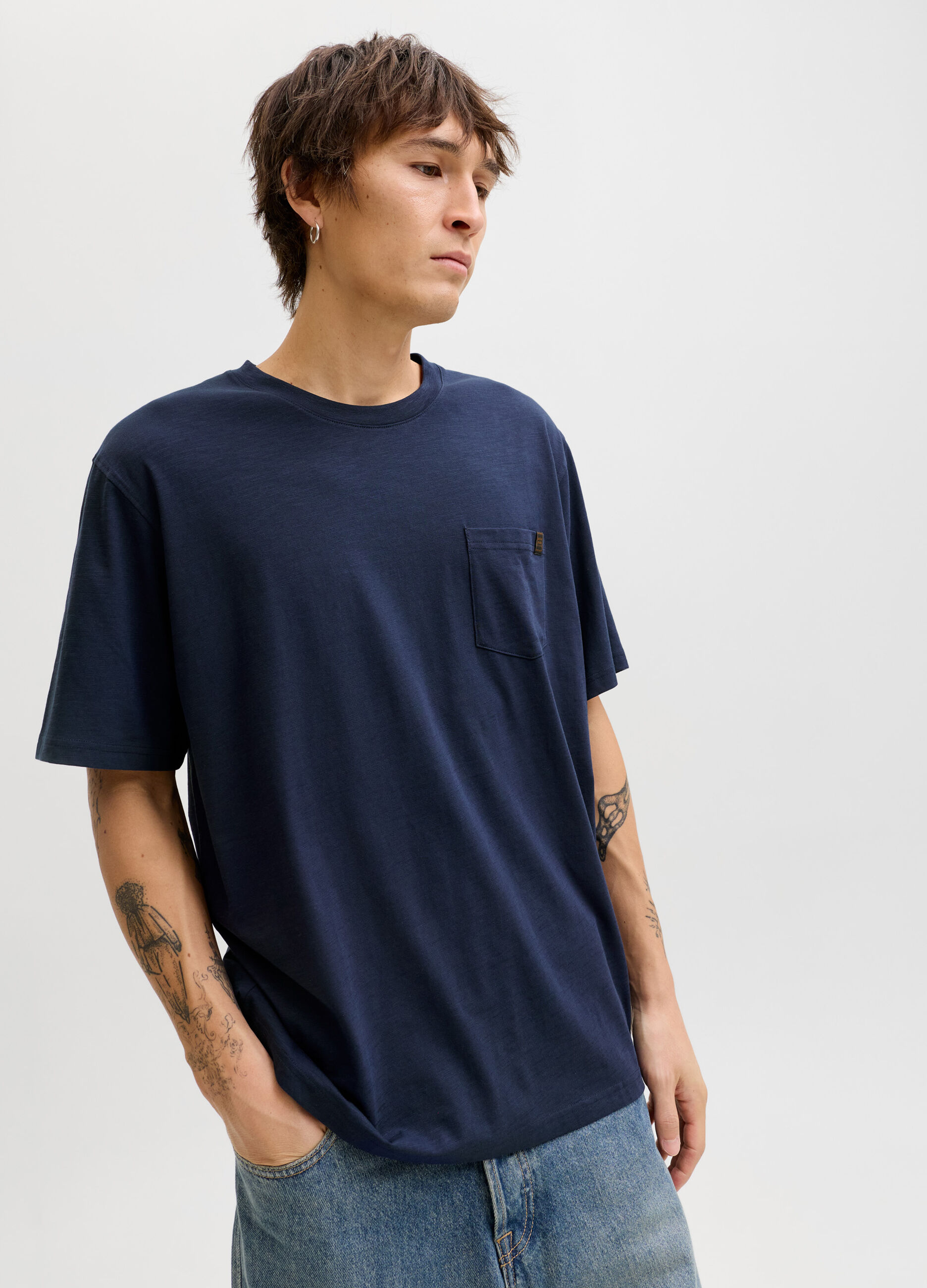 T-shirt relaxed fit con taschino uomo_3