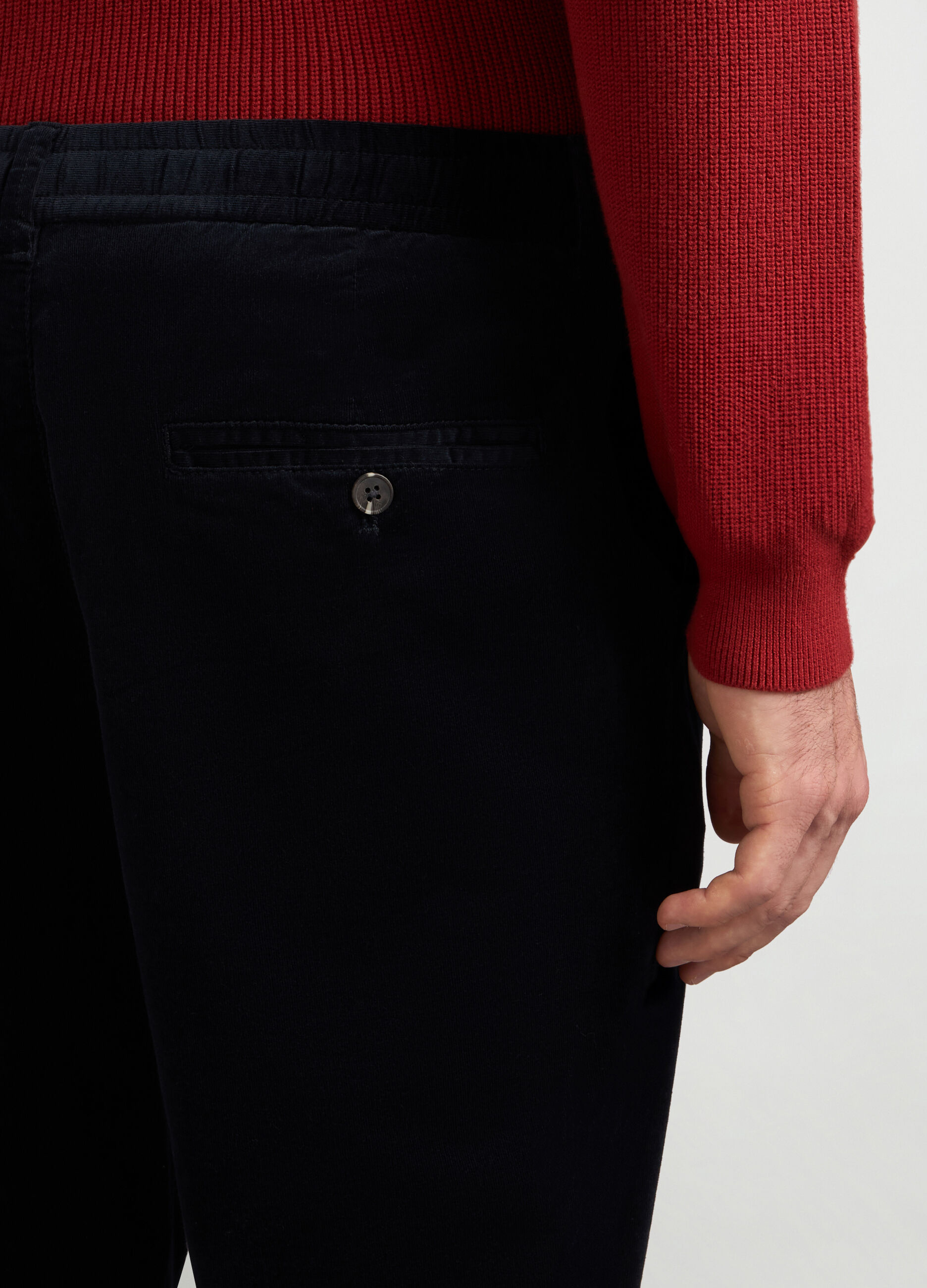 Pantaloni chino regular fit in velluto di cotone stretch uomo_2