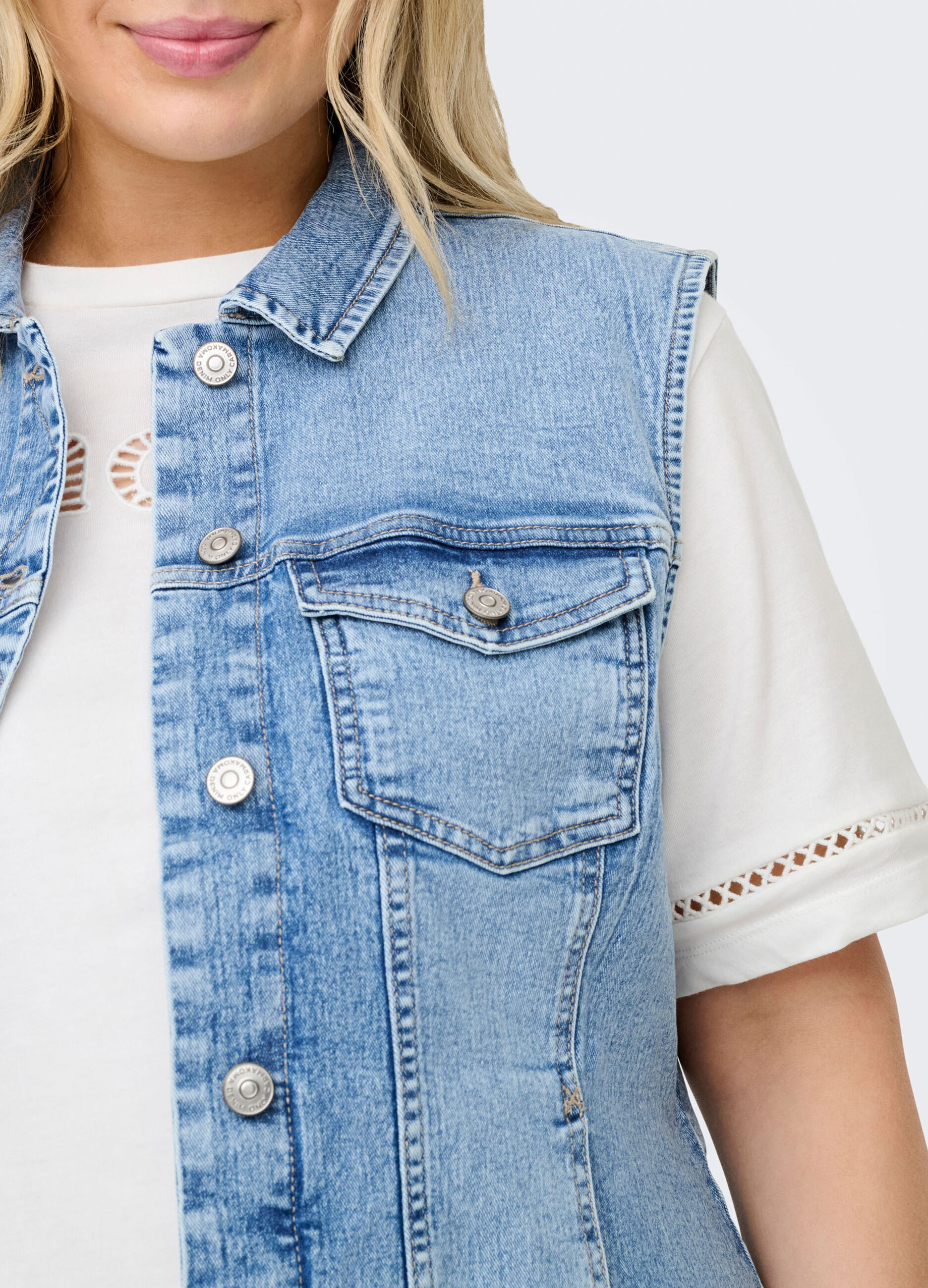 Giubbotto smanicato in denim